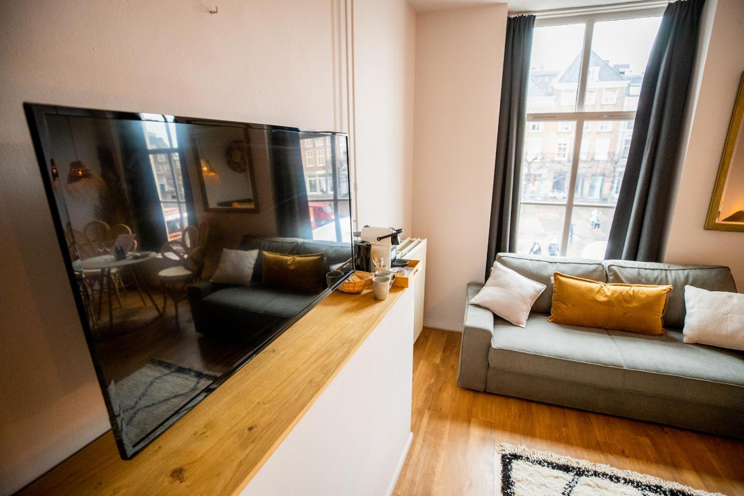 Double Room with City View (Yellow room - first floor) - Photo 5