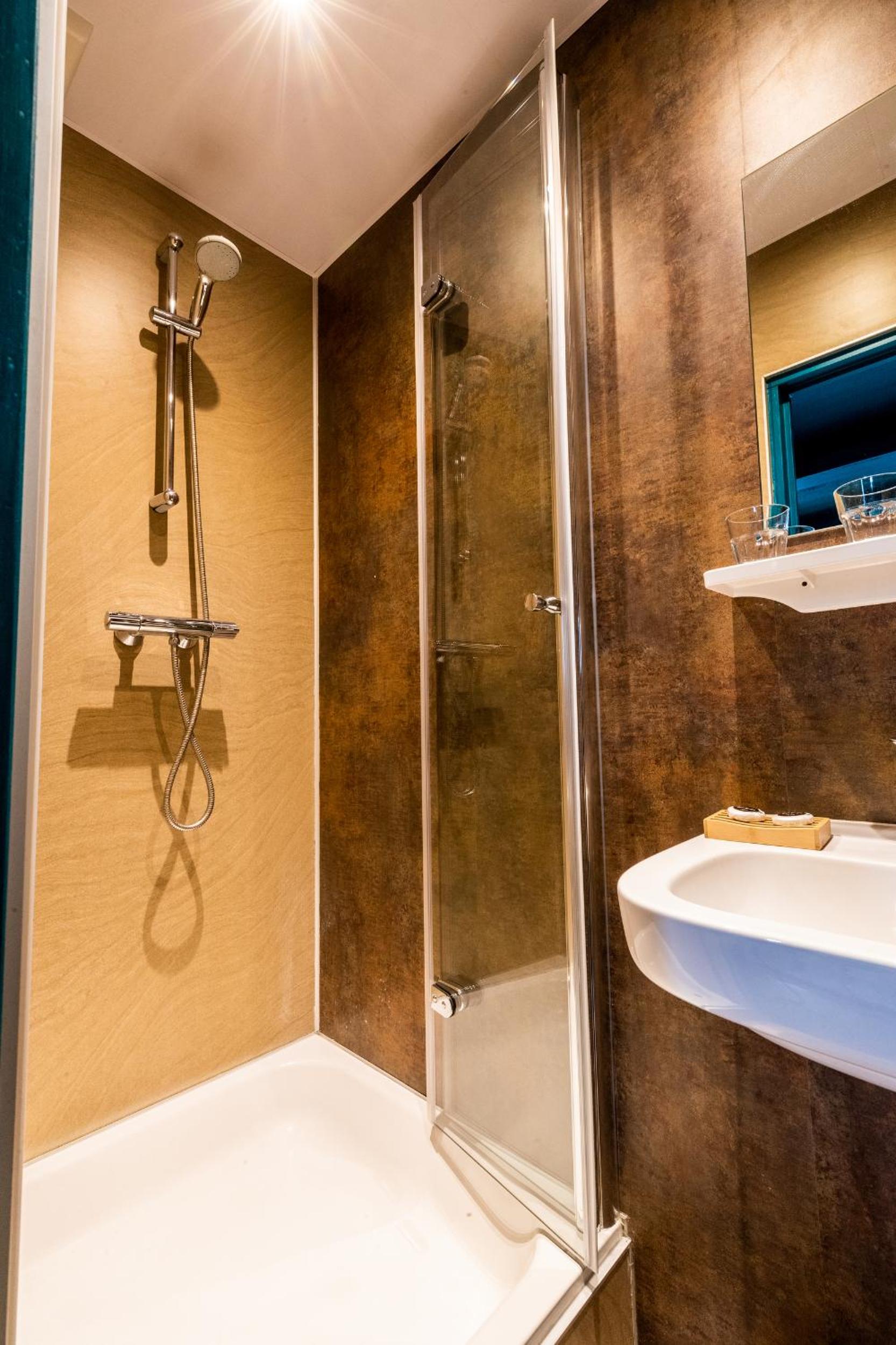 Deluxe Double Room (Blue room - second floor) - Photo 6
