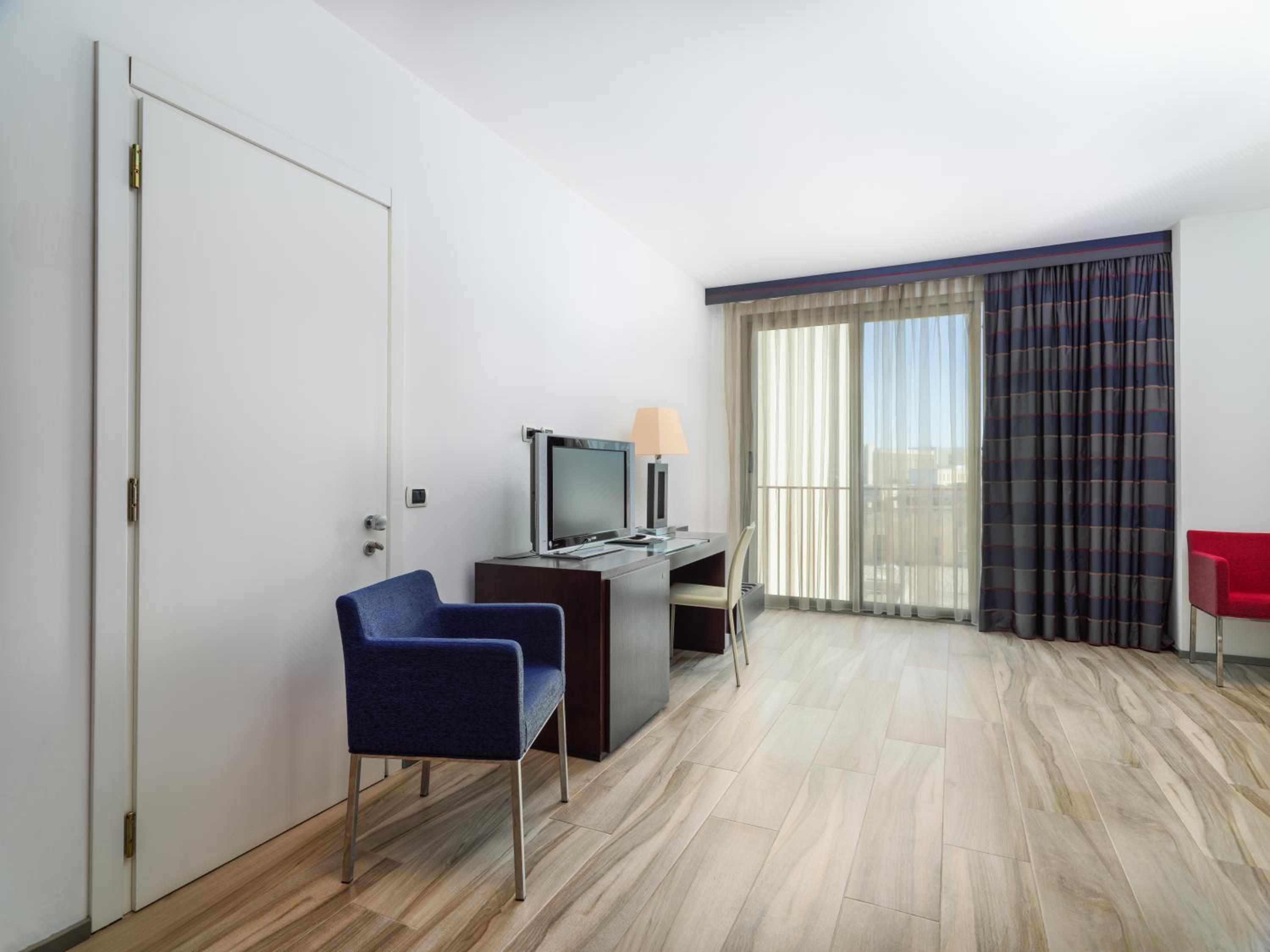 Superior Double or Twin Room - Photo 13