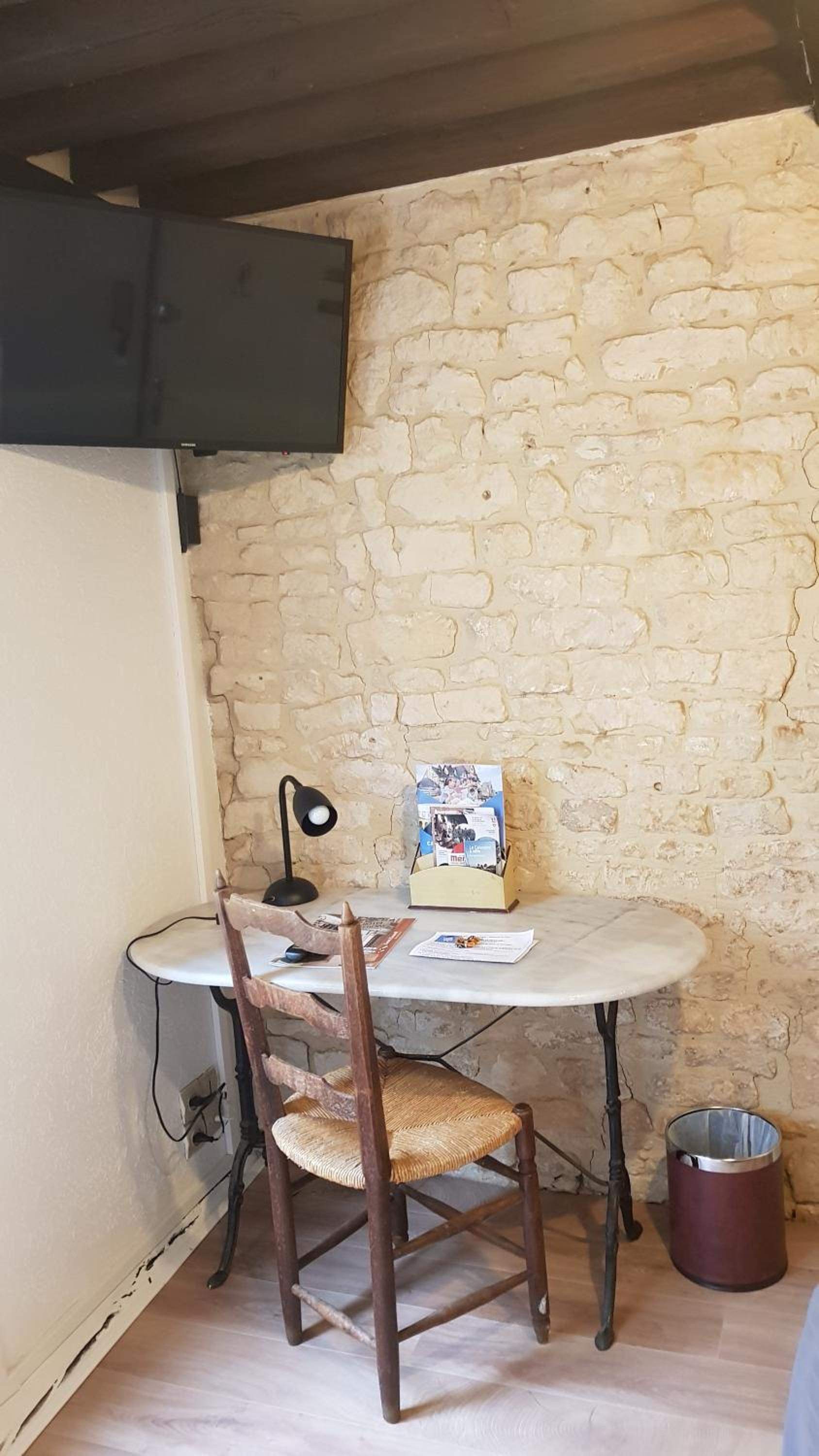 Studio - Photo 8