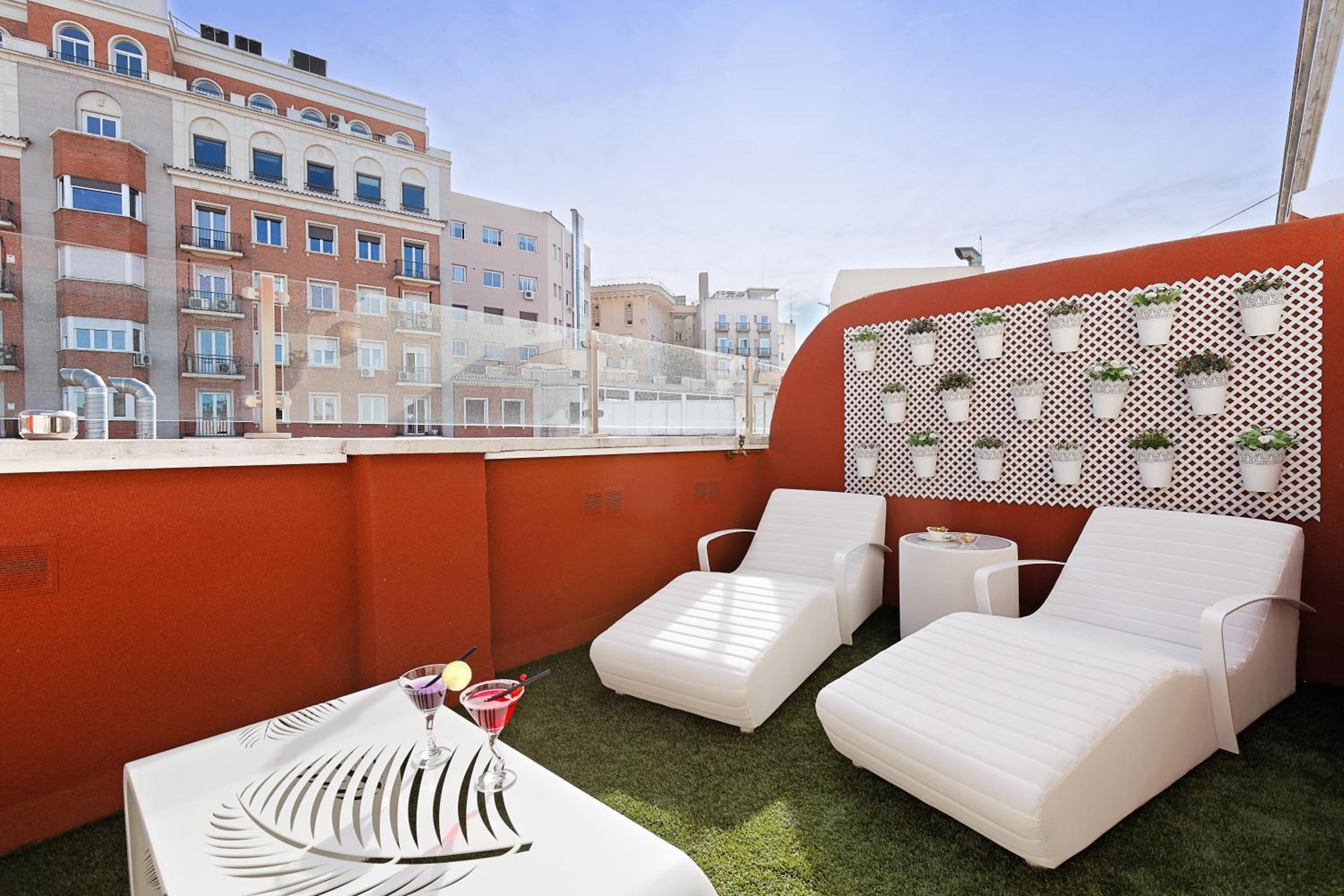 Double or Twin Room with Terrace - Photo 9
