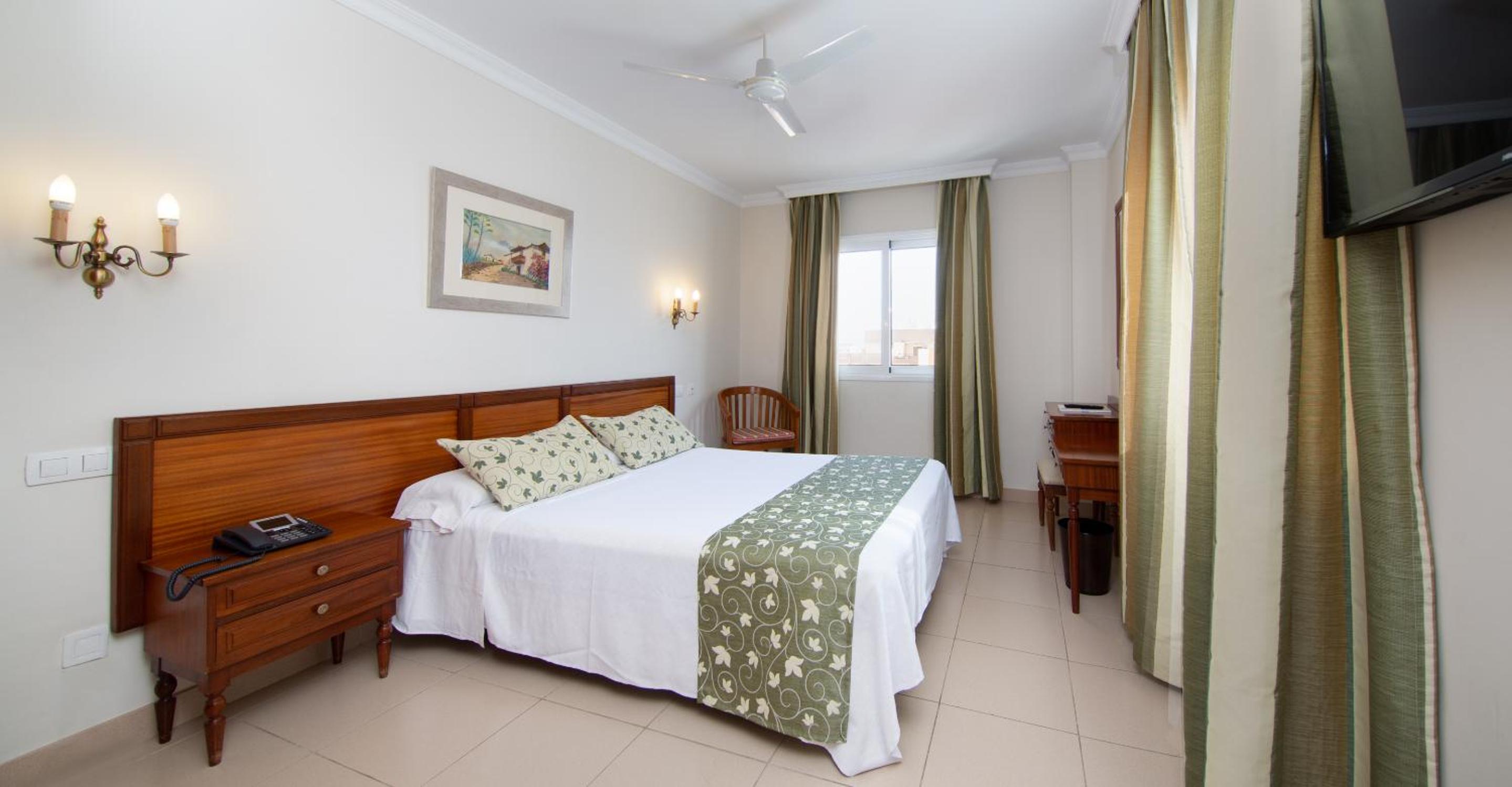 Double or Twin Room - Photo 6