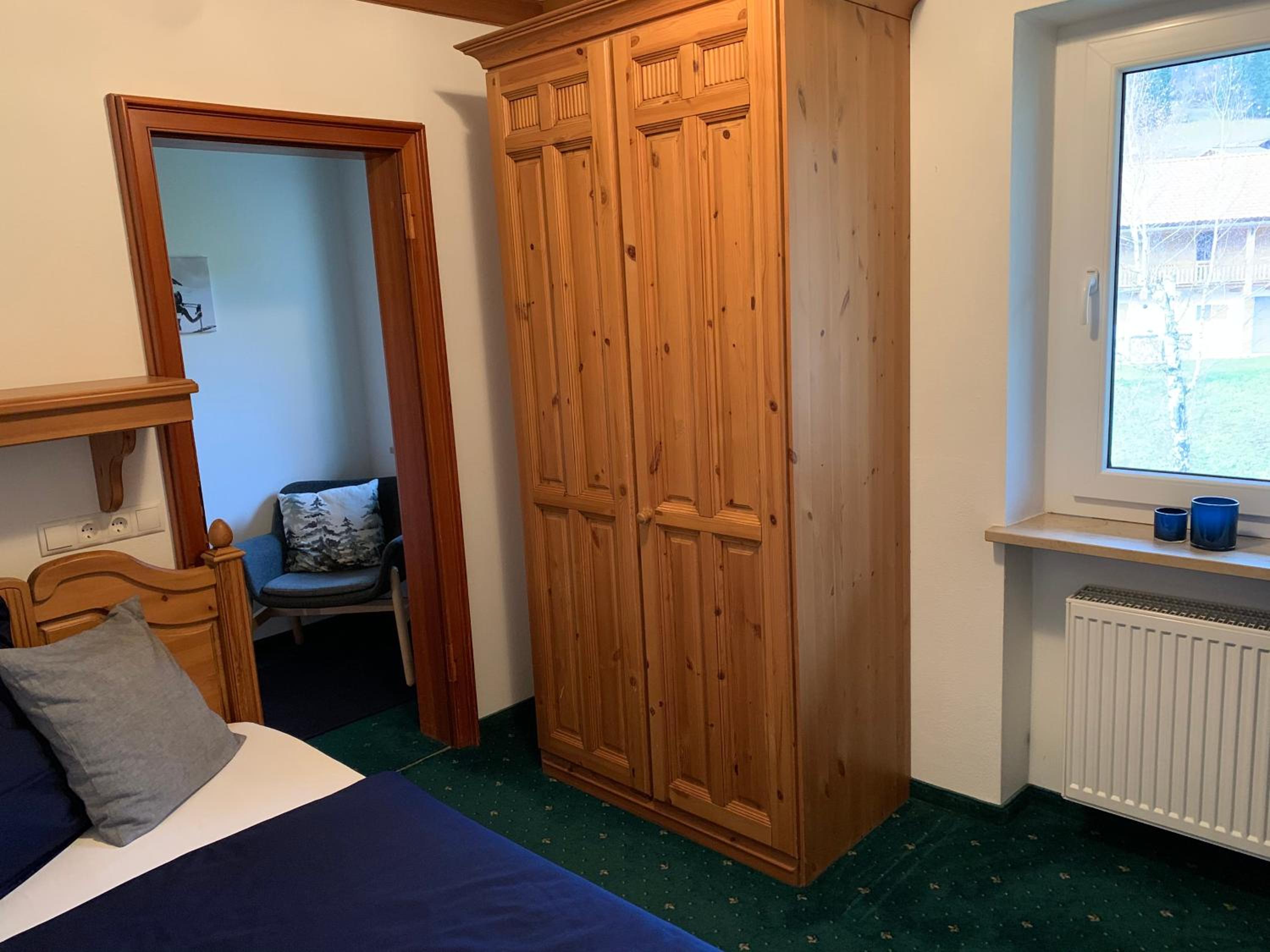 Single Room with Bathroom photo 2