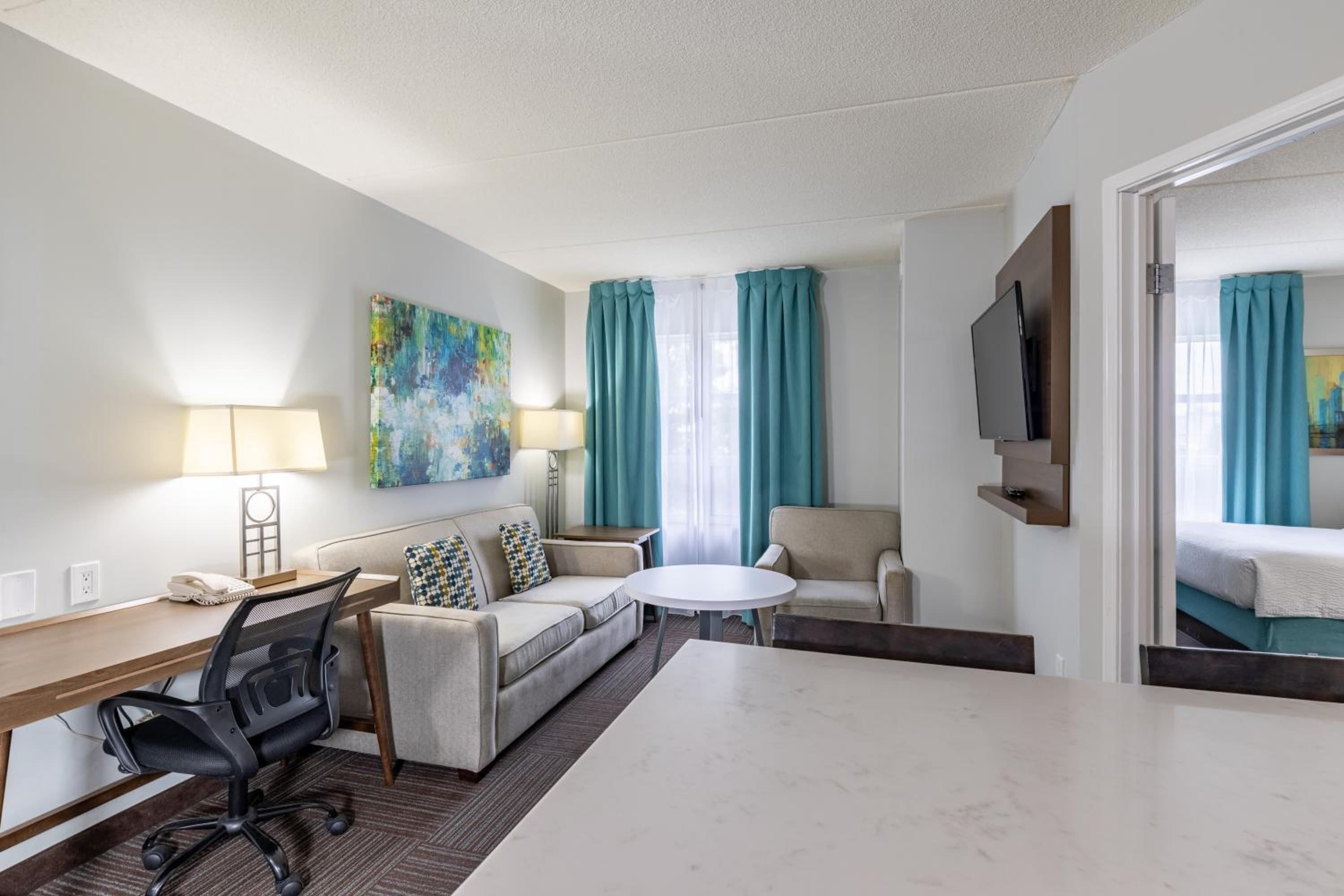 One-Bedroom Queen Suite -Non-Smoking