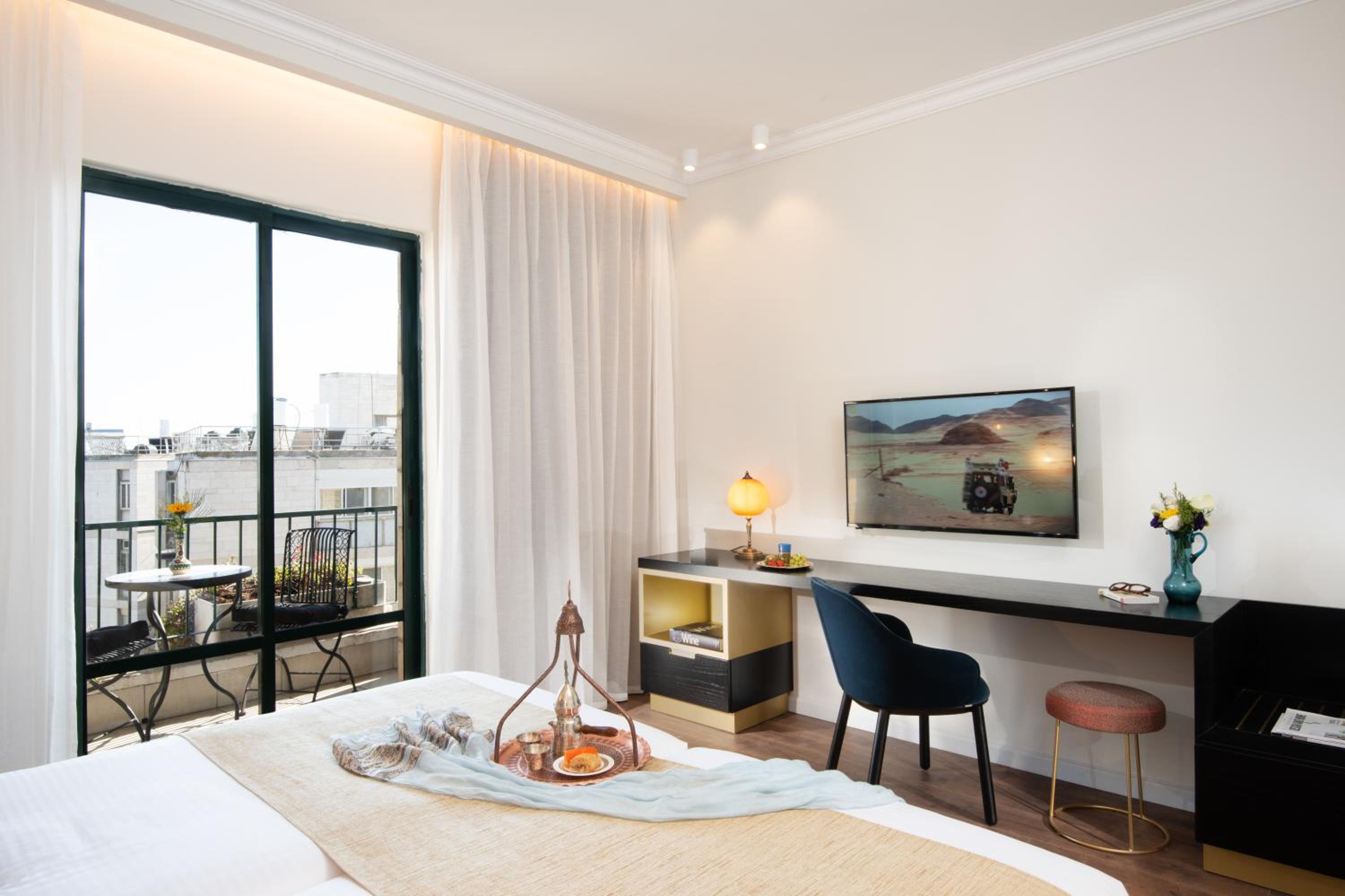 Deluxe Twin Room with Balcony - Photo 2