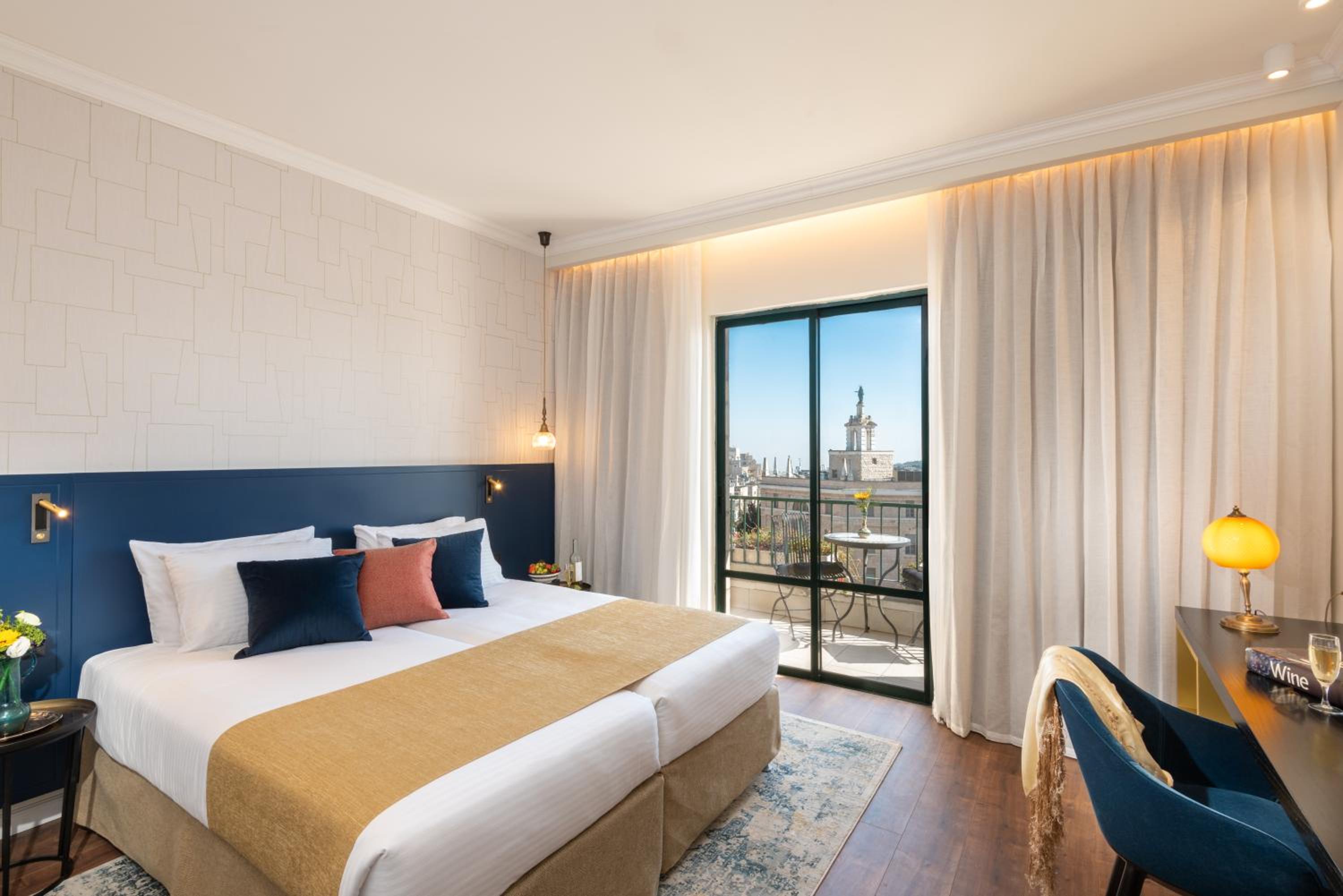 Deluxe Twin Room with Balcony - Photo 4