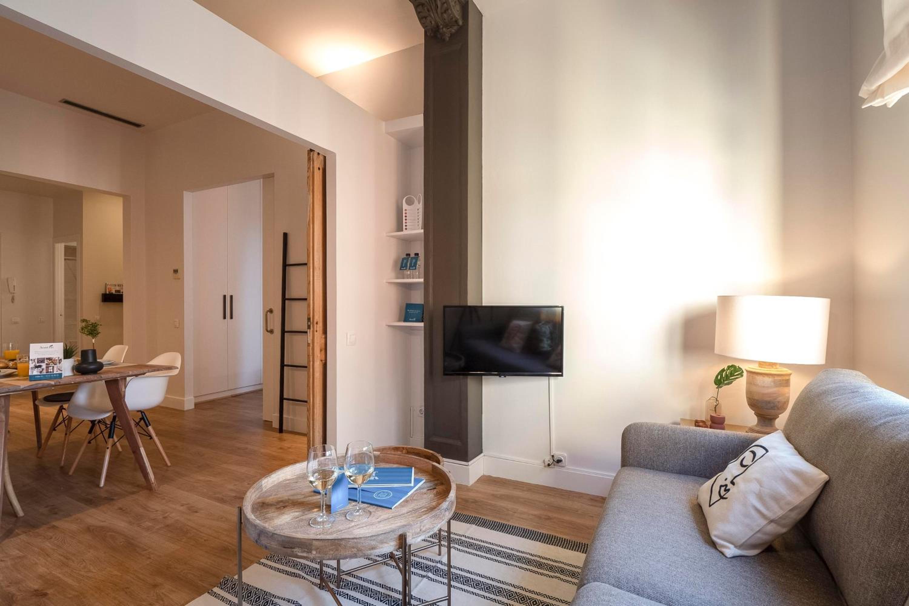 One-Bedroom Apartment photo 2