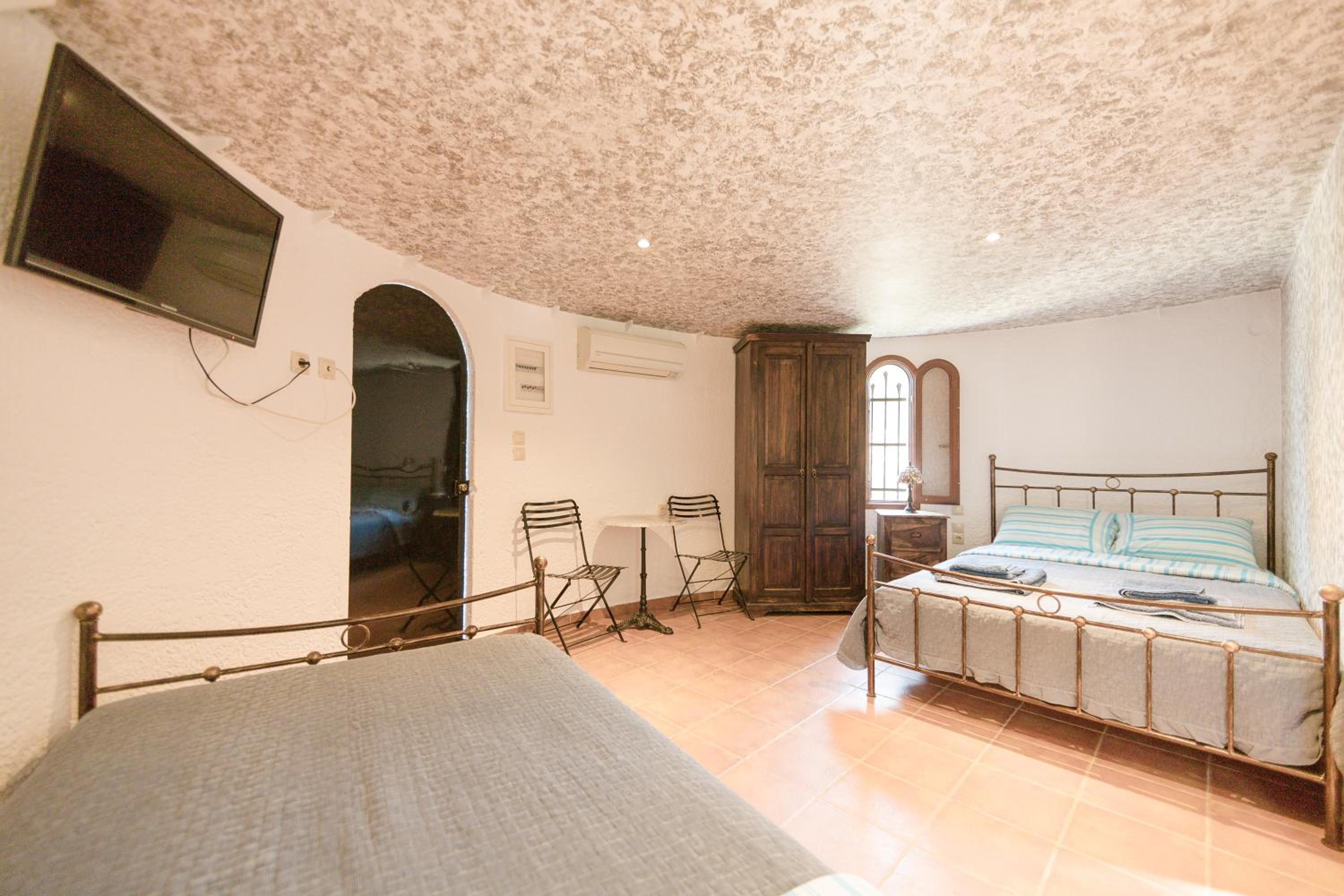 Superior Triple Room photo 3