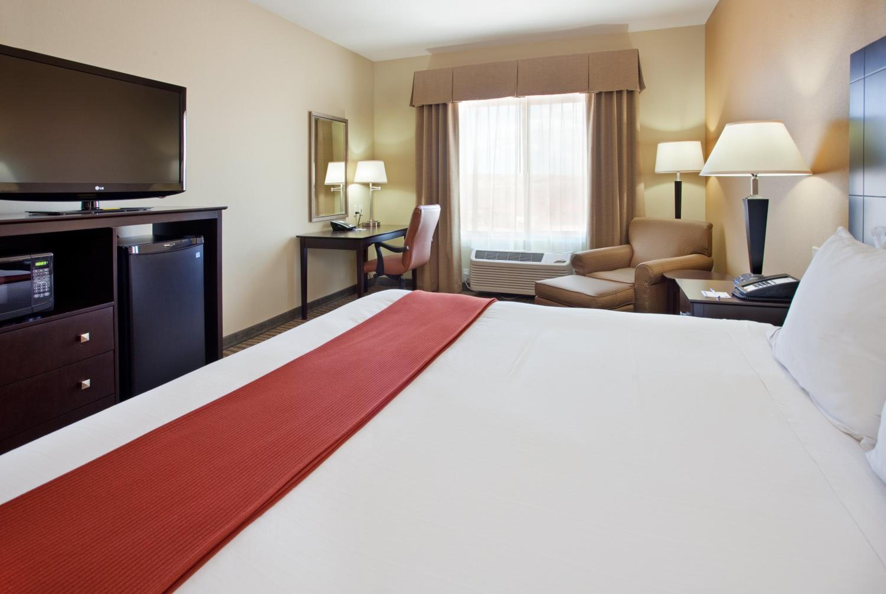 Standard King Room photo 2
