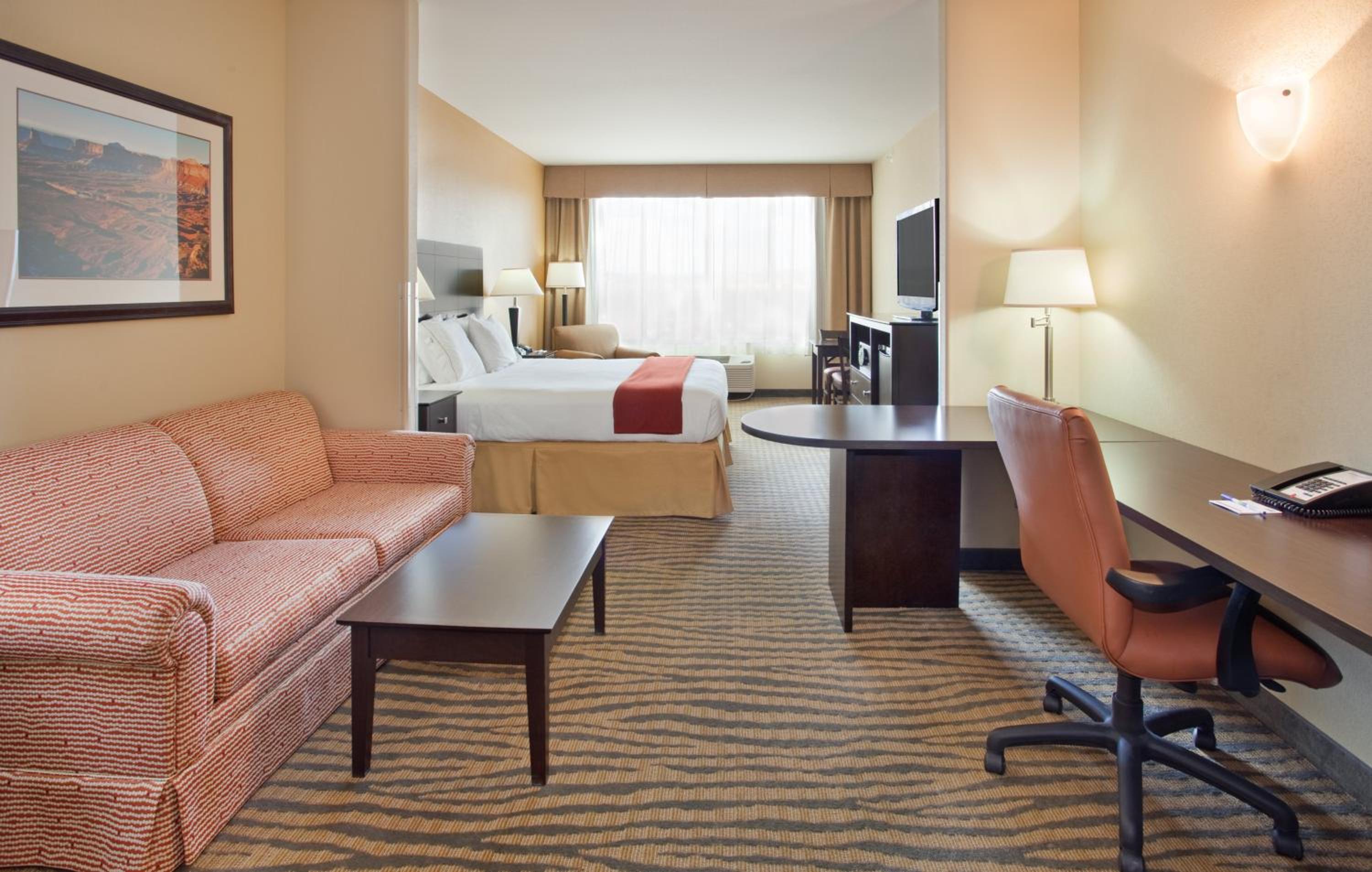 Suite with Two Queen Beds photo 2