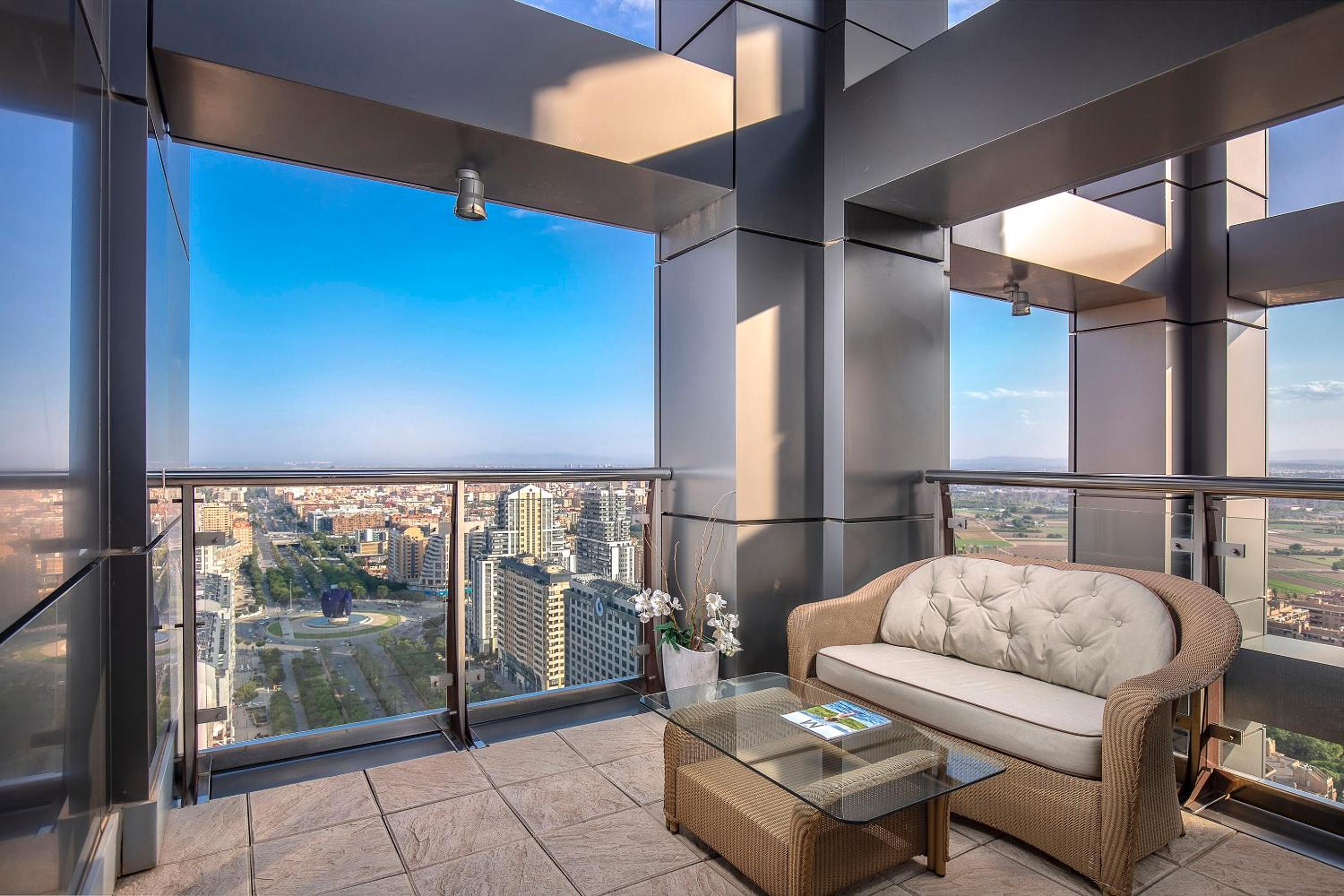The Level Penthouse Suite thumbnail 5