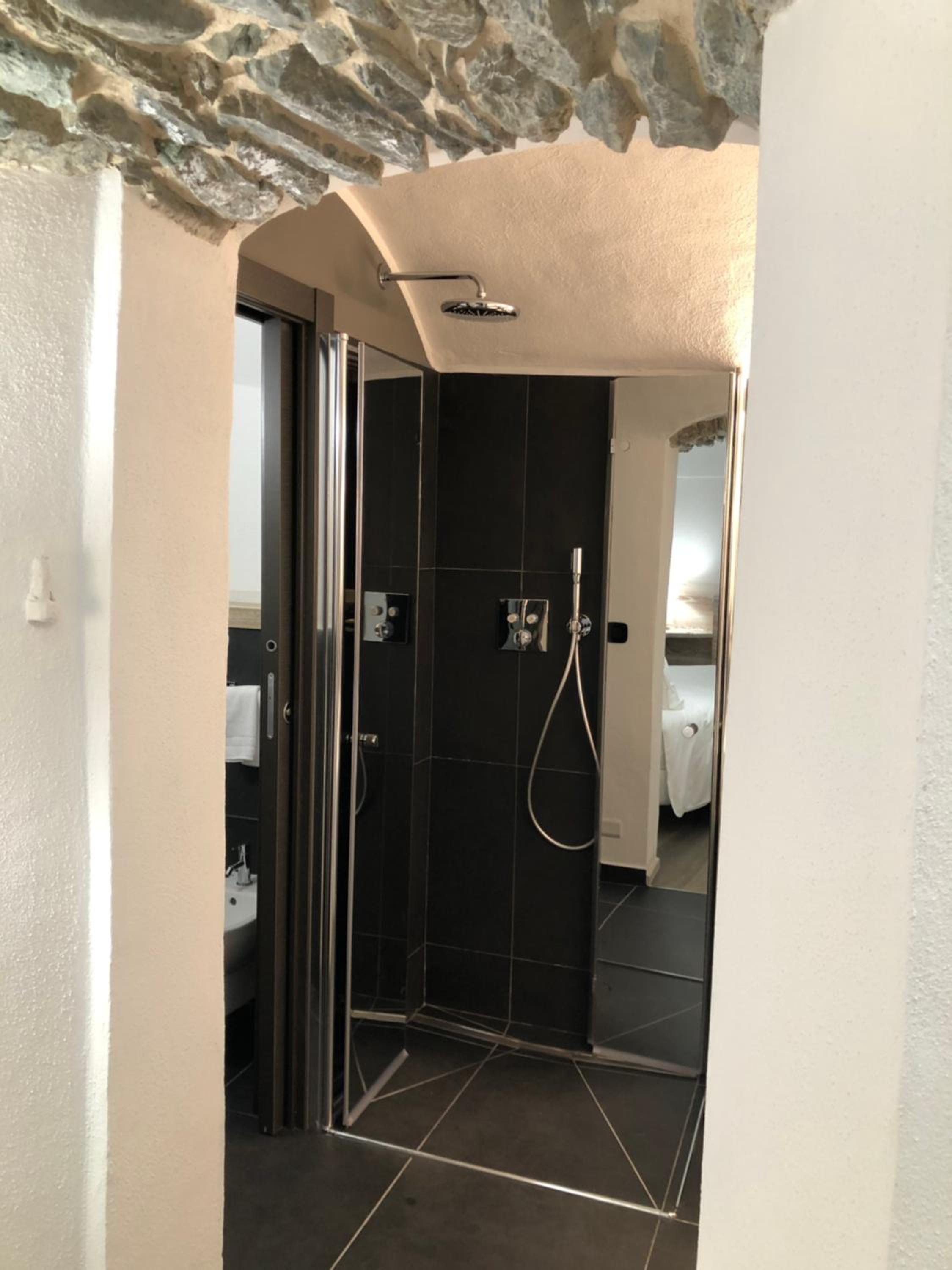 Deluxe Double Room - Photo 12