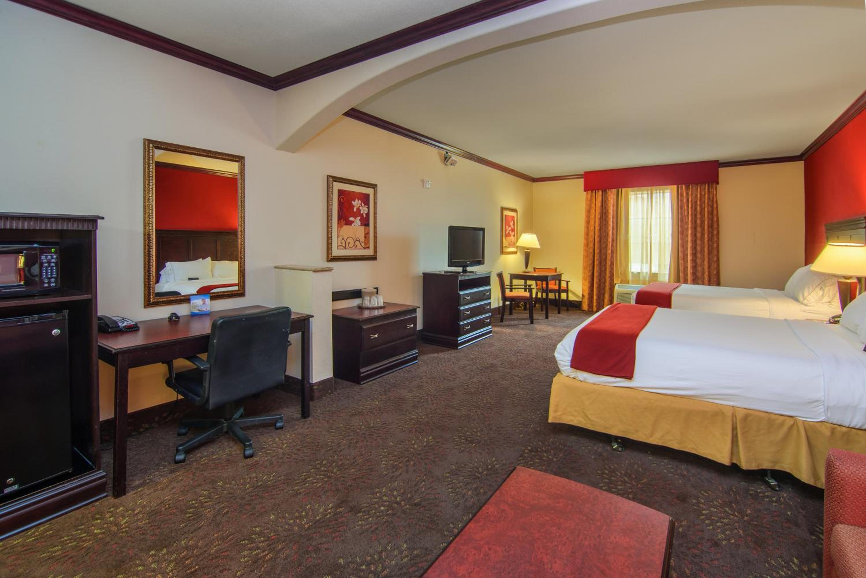 Queen Suite with Sofa Bed photo 1