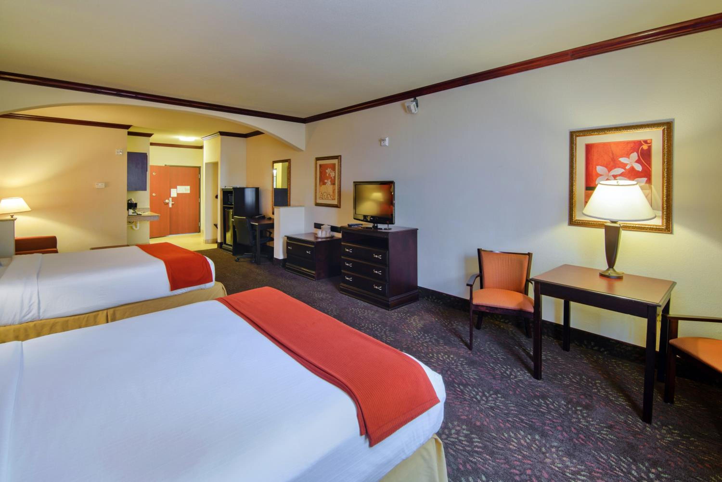 Queen Suite with Sofa Bed photo 2