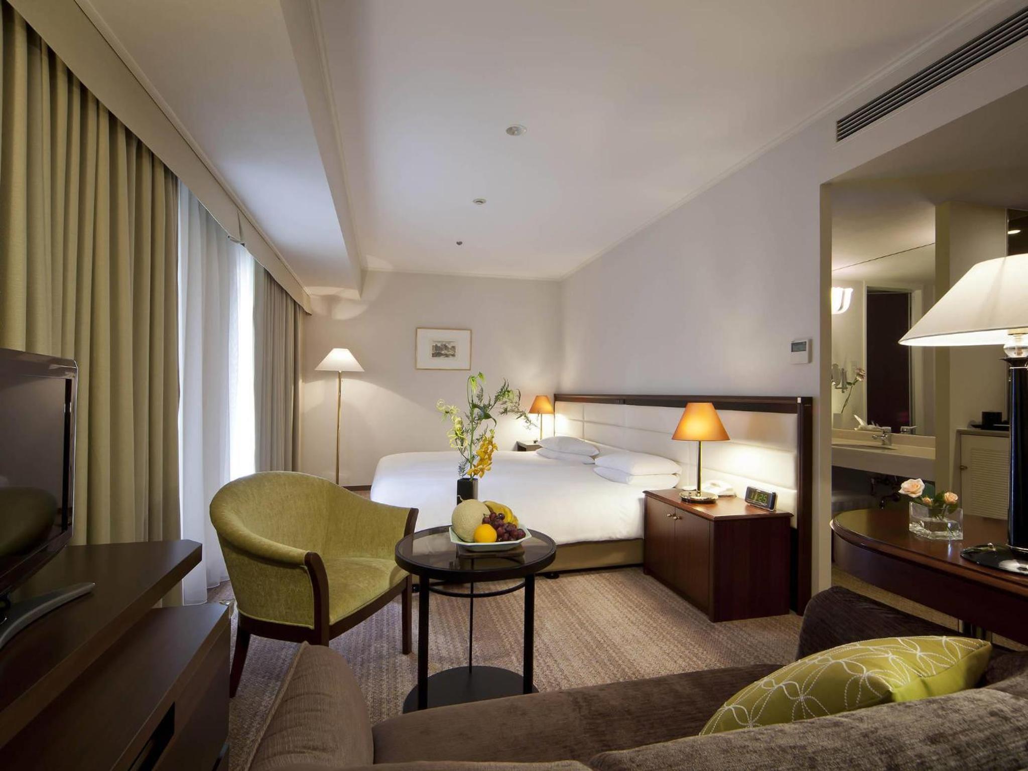 Deluxe Room Twin Beds