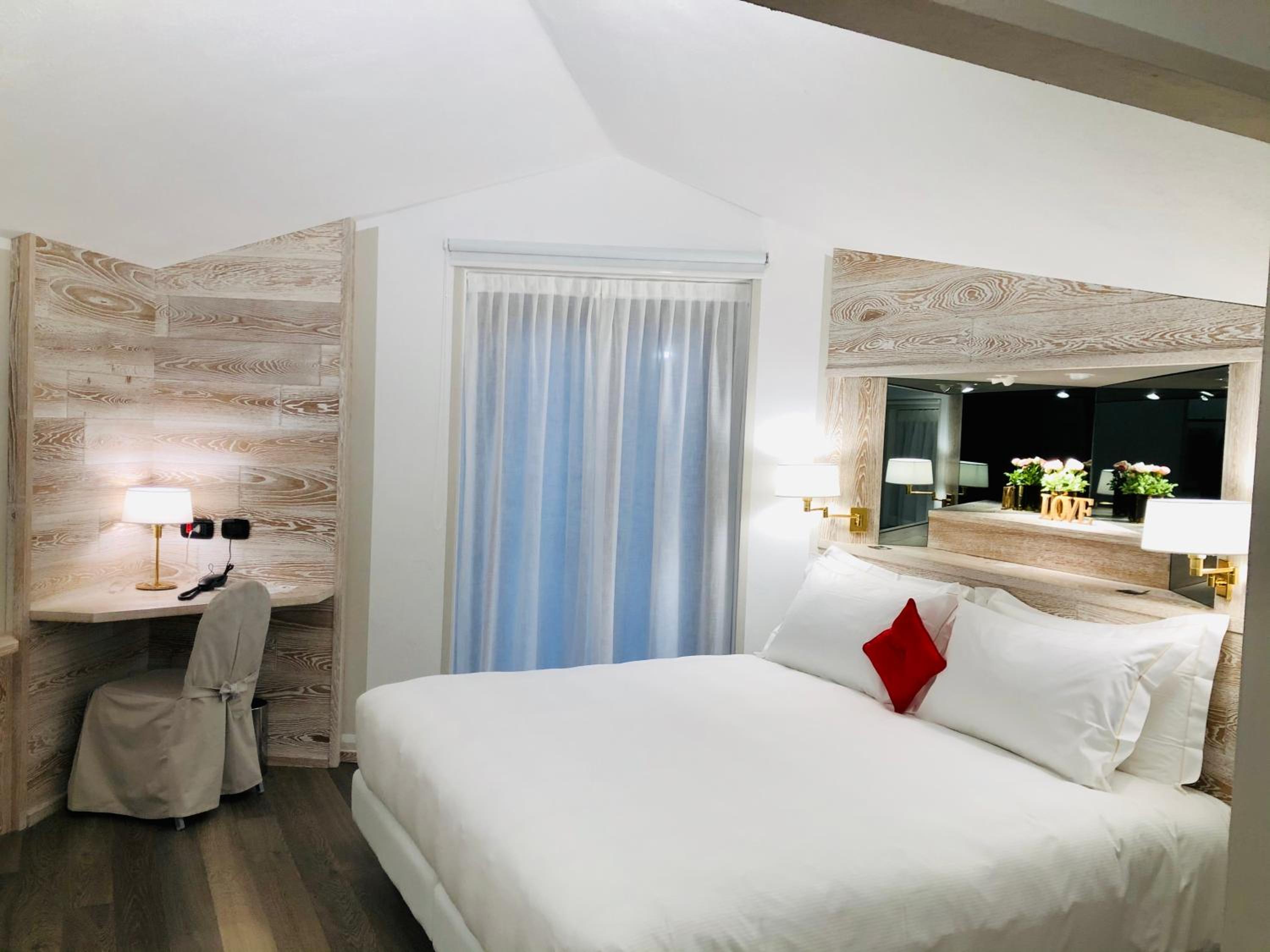 Junior Suite - Photo 1