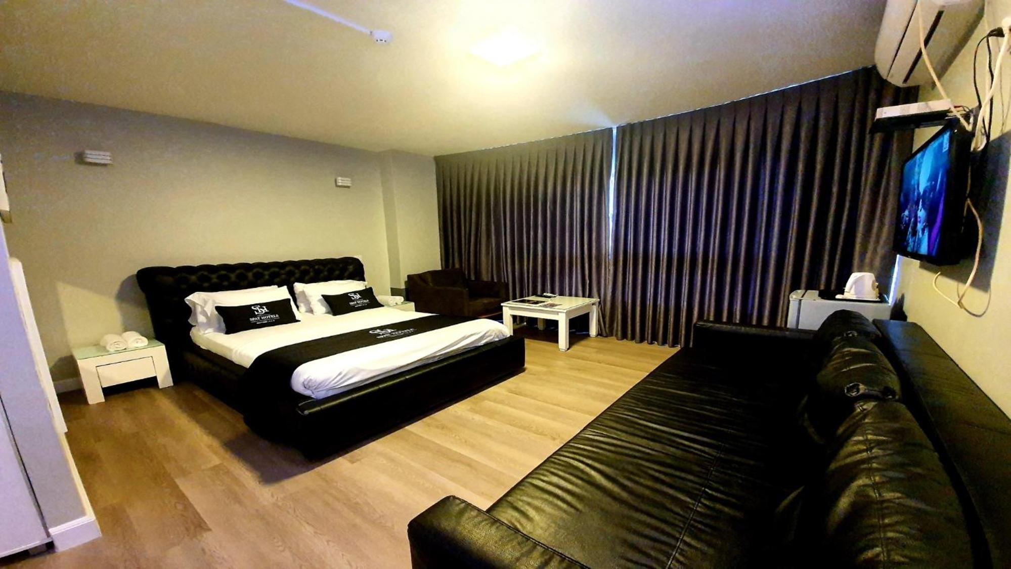 Deluxe Suite with Sea View