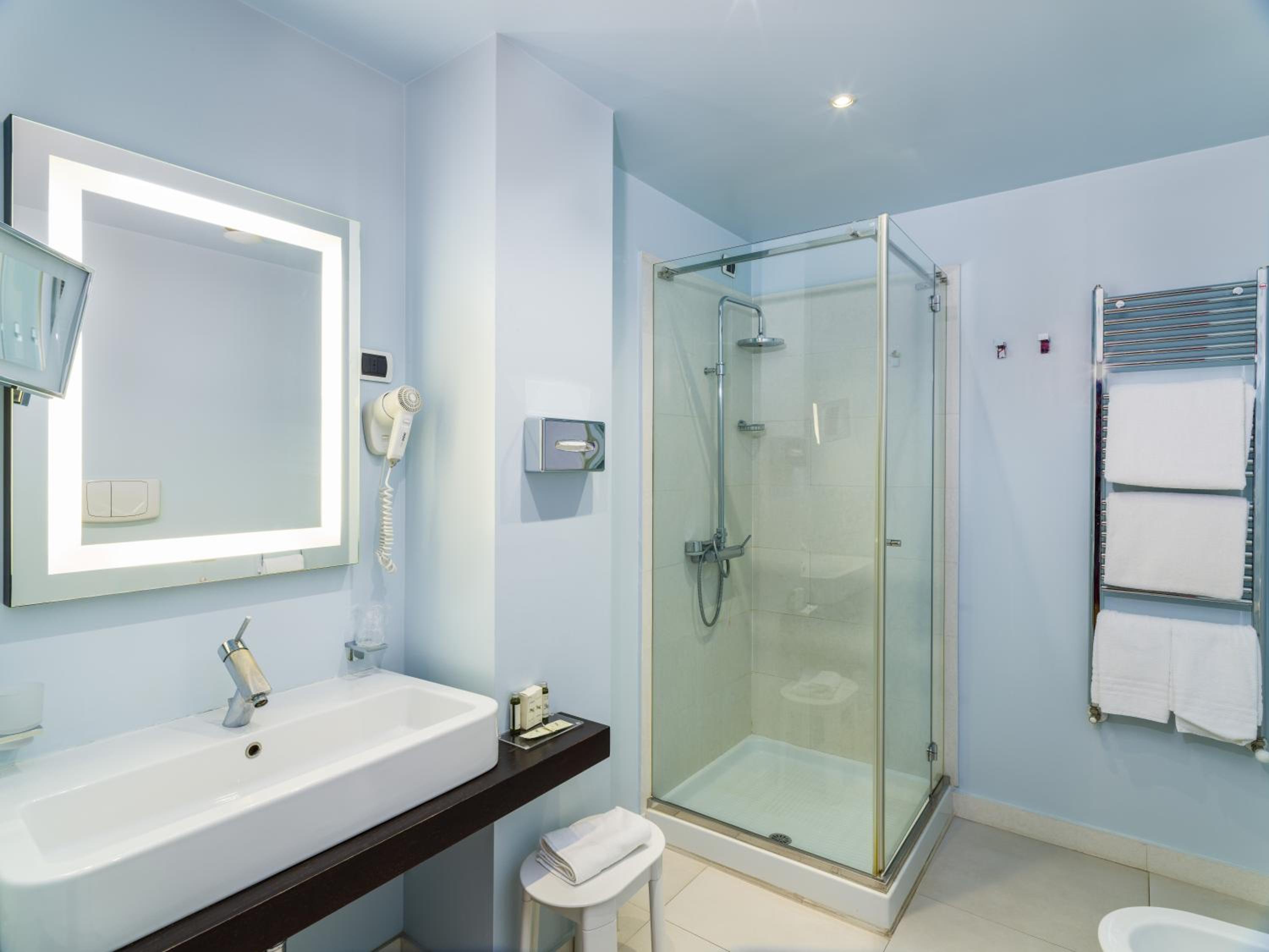 Superior Double or Twin Room - Photo 14