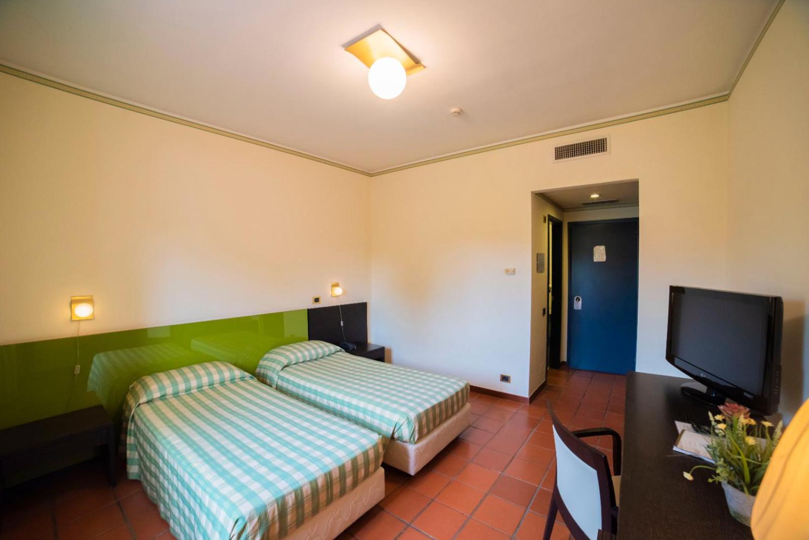 Double or Twin Room - Photo 7