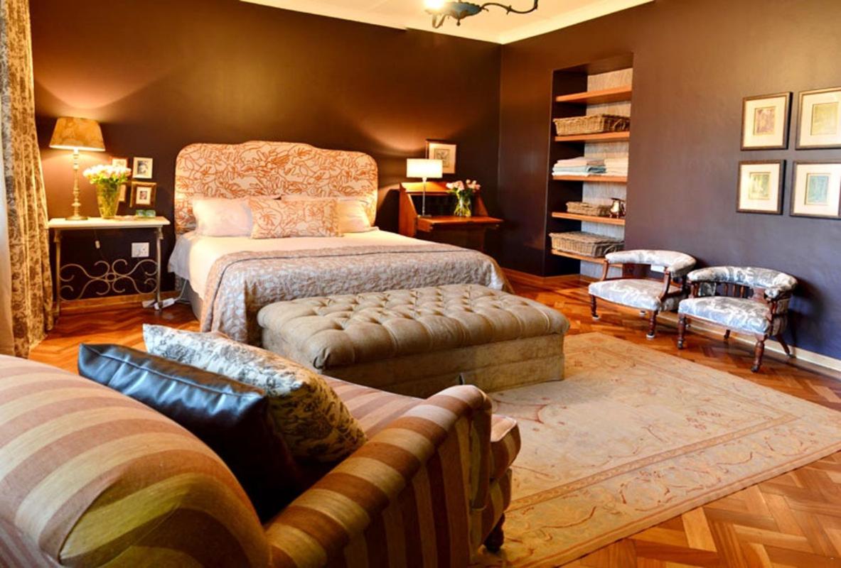 Deluxe Queen Suite