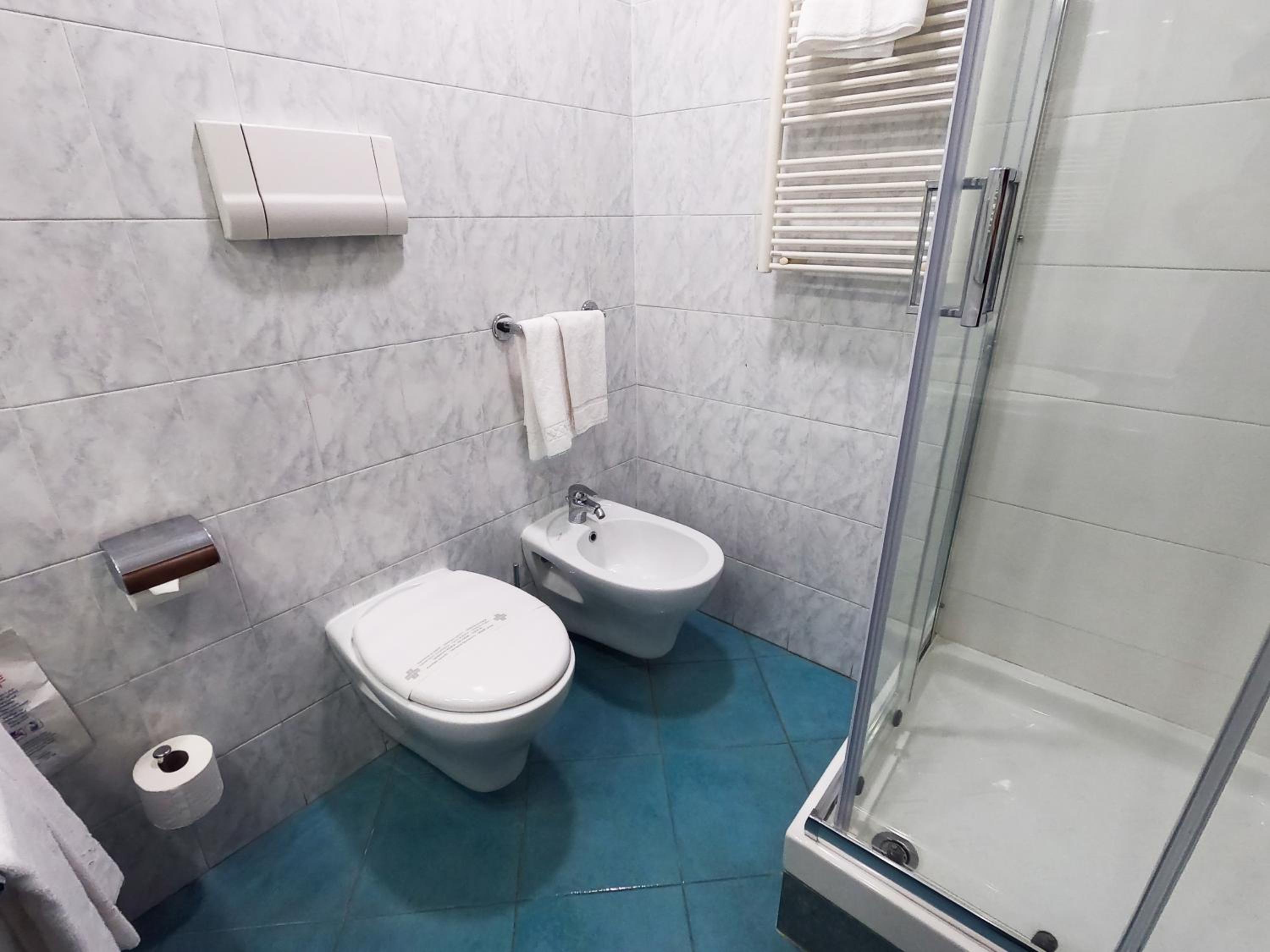 Double Room - Photo 11
