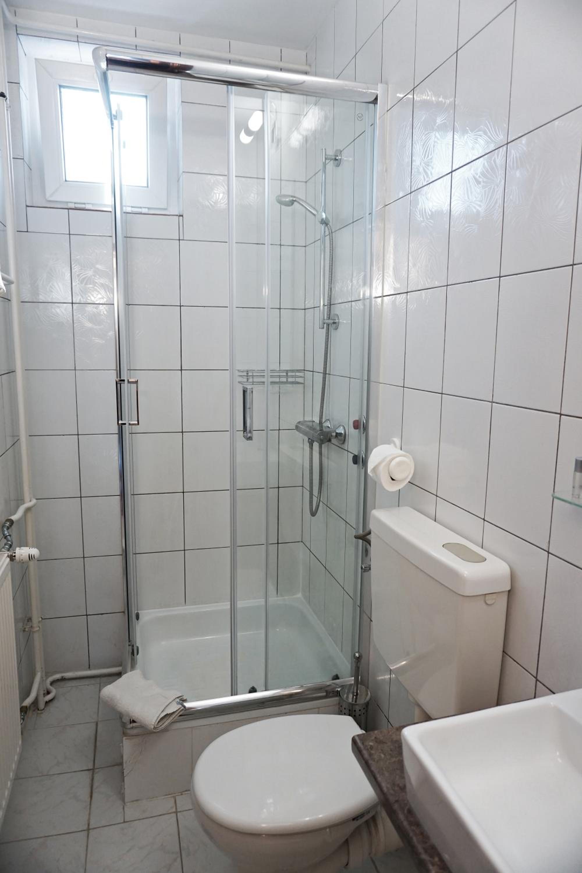 Double Room with Garden View - Photo 11