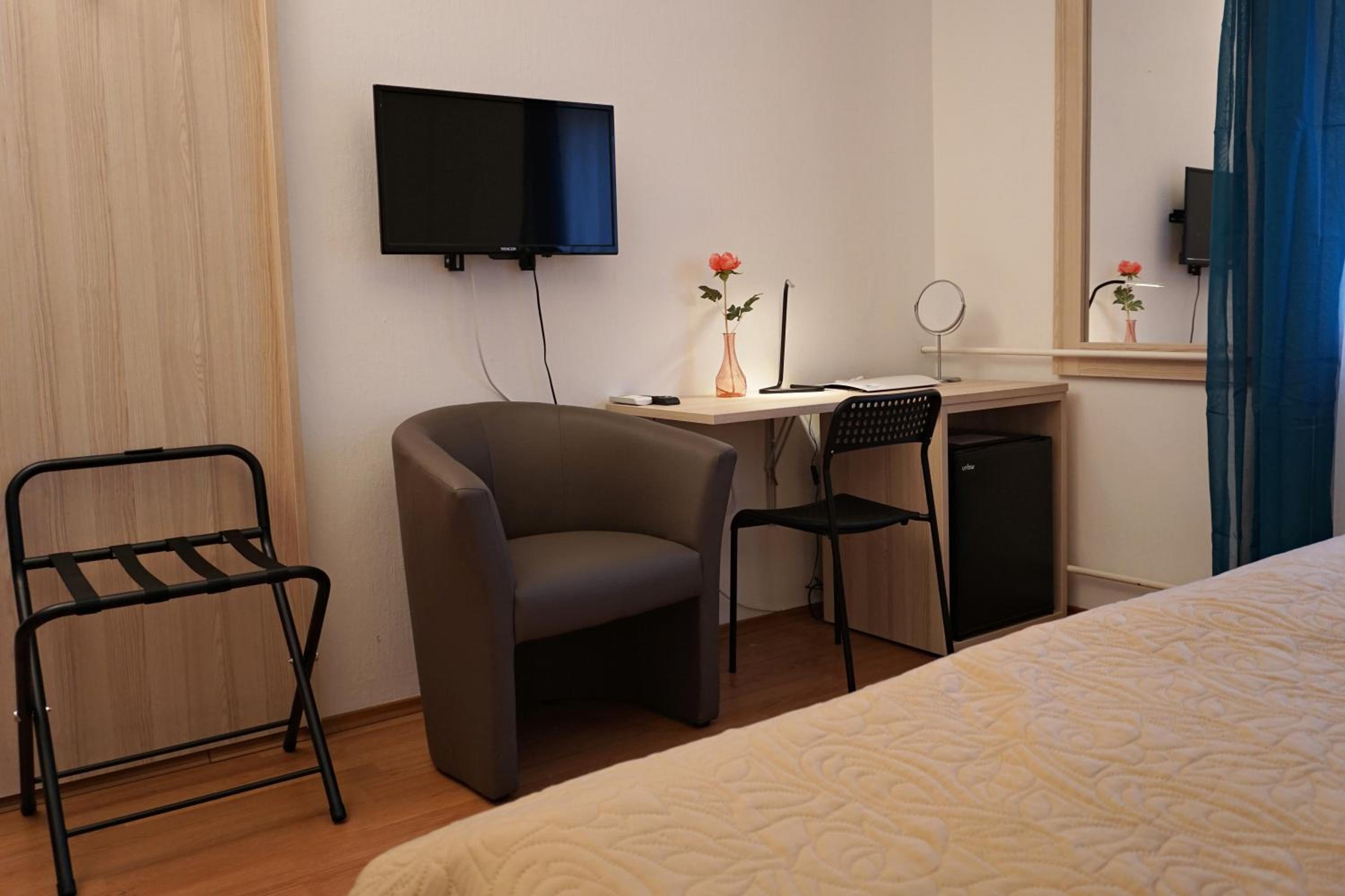 Double Room with Garden View - Photo 2