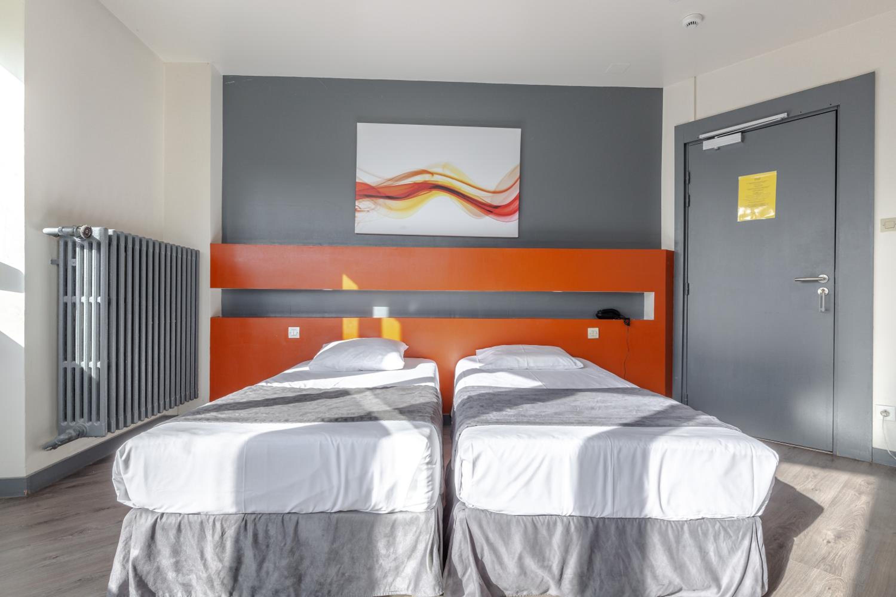 Twin Room - Photo 1