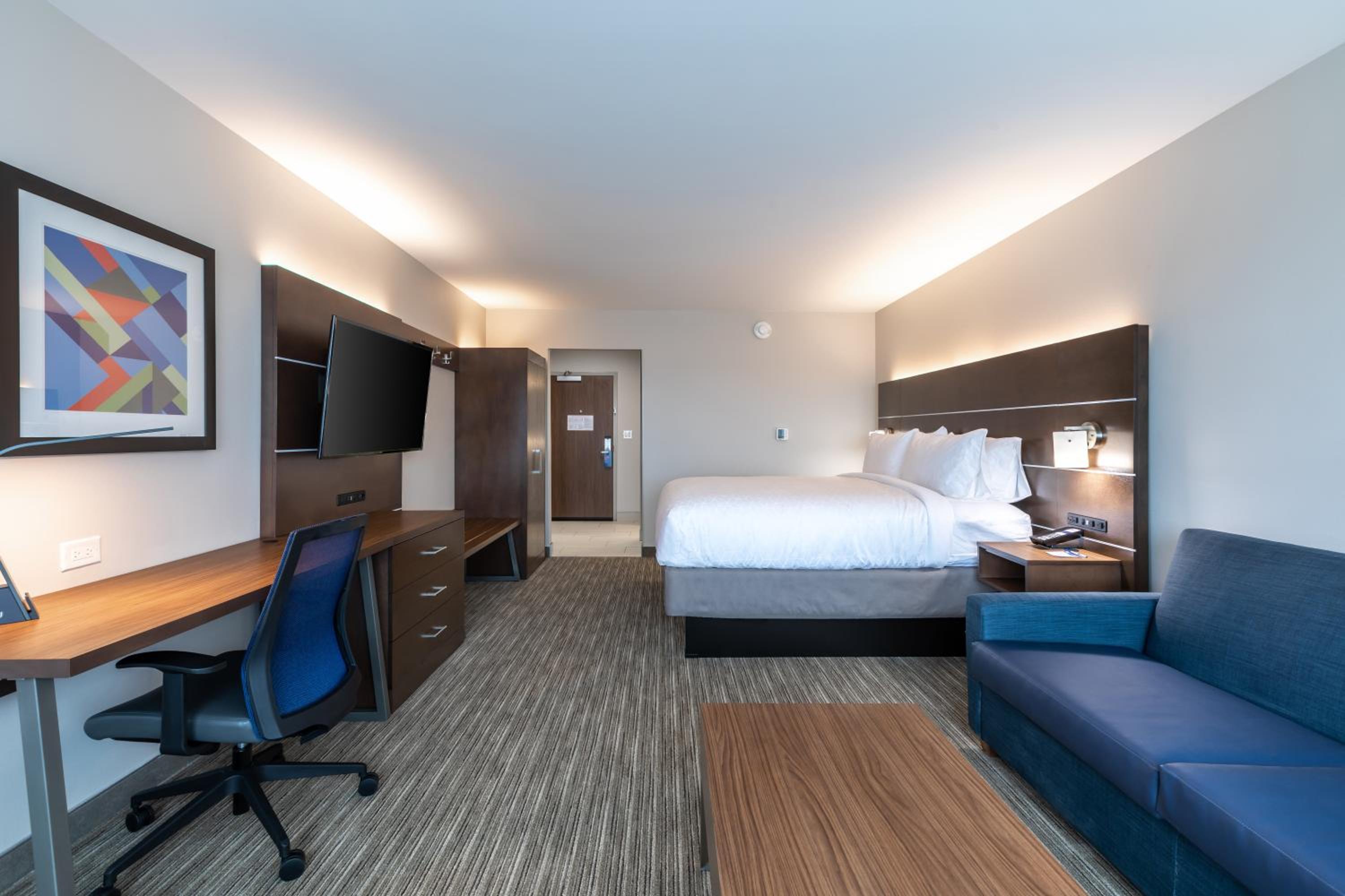 King Suite with Sofa Bed photo 2