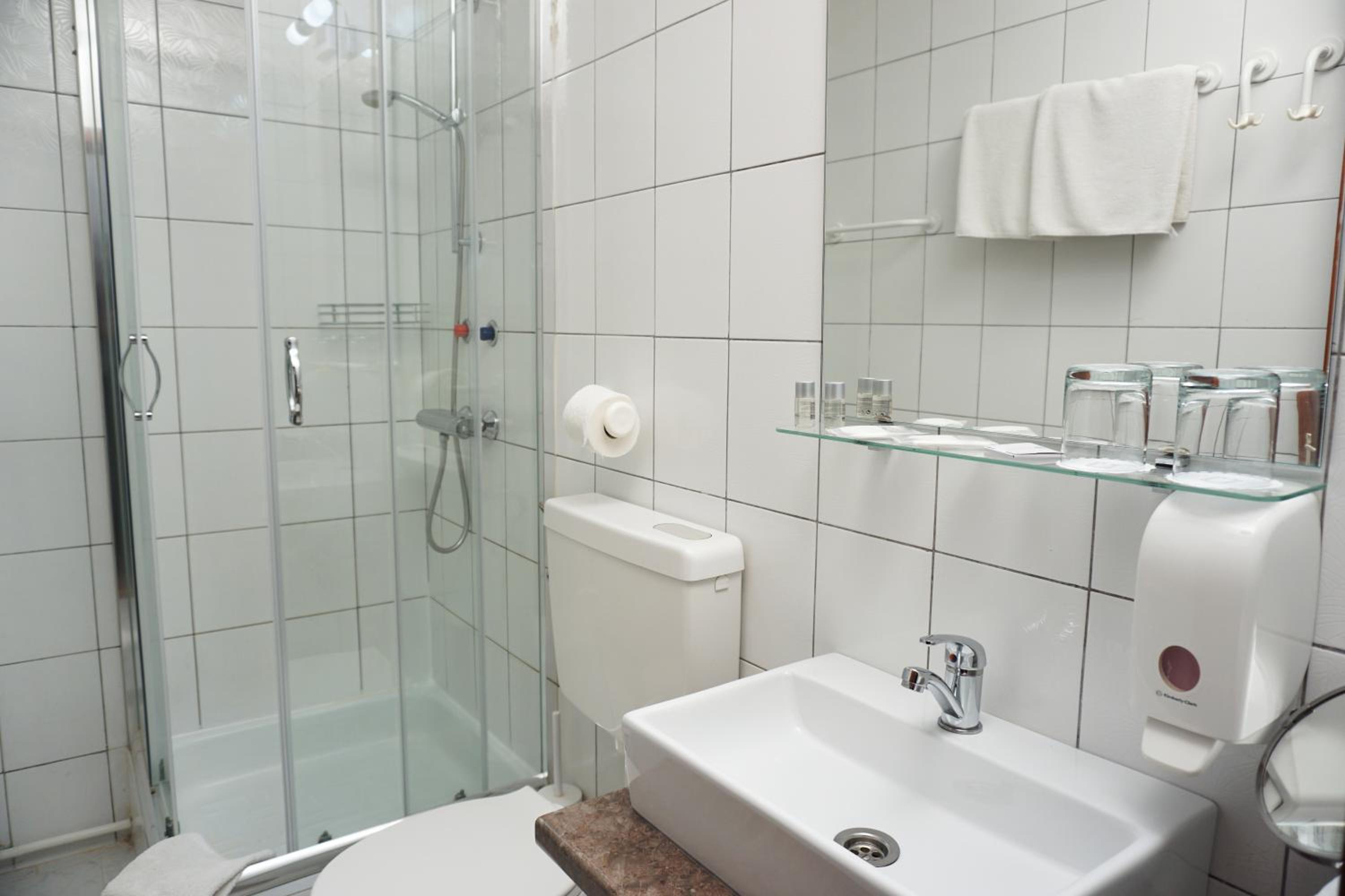 Double Room with Garden View - Photo 8