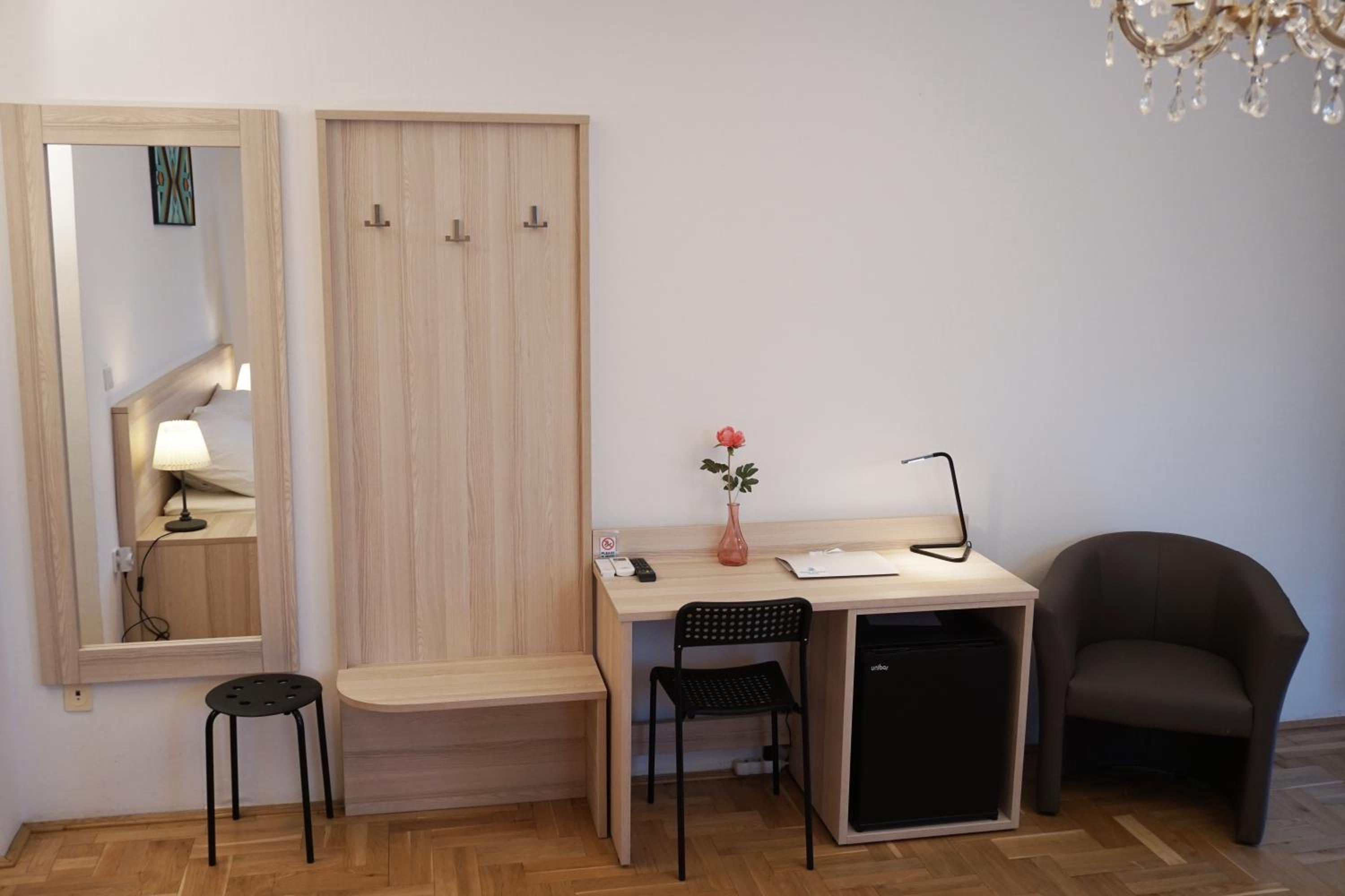 Deluxe Double or Twin Room with Lake View - Photo 4