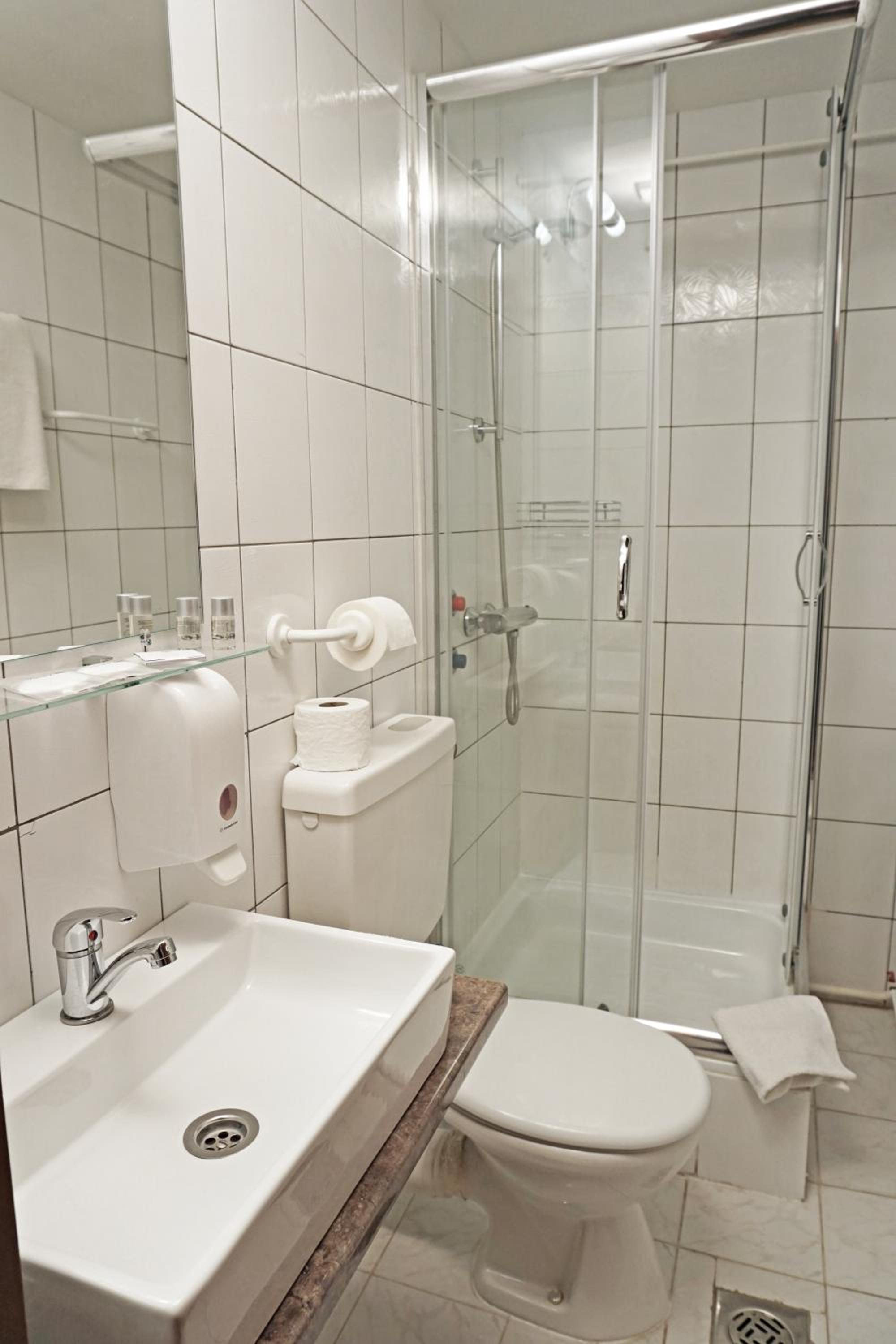 Budget Double or Twin Room - Photo 9