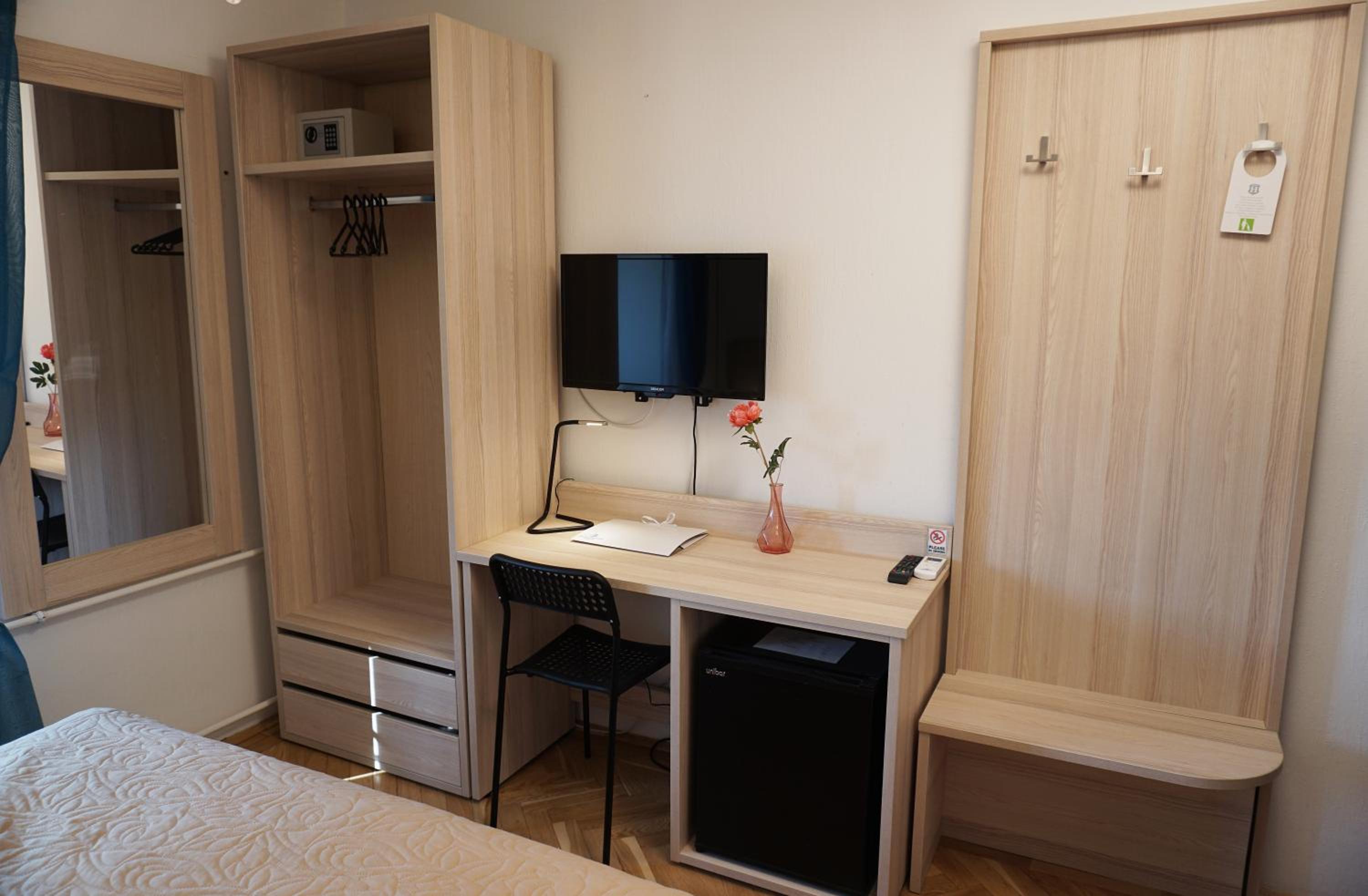 Budget Double or Twin Room - Photo 7