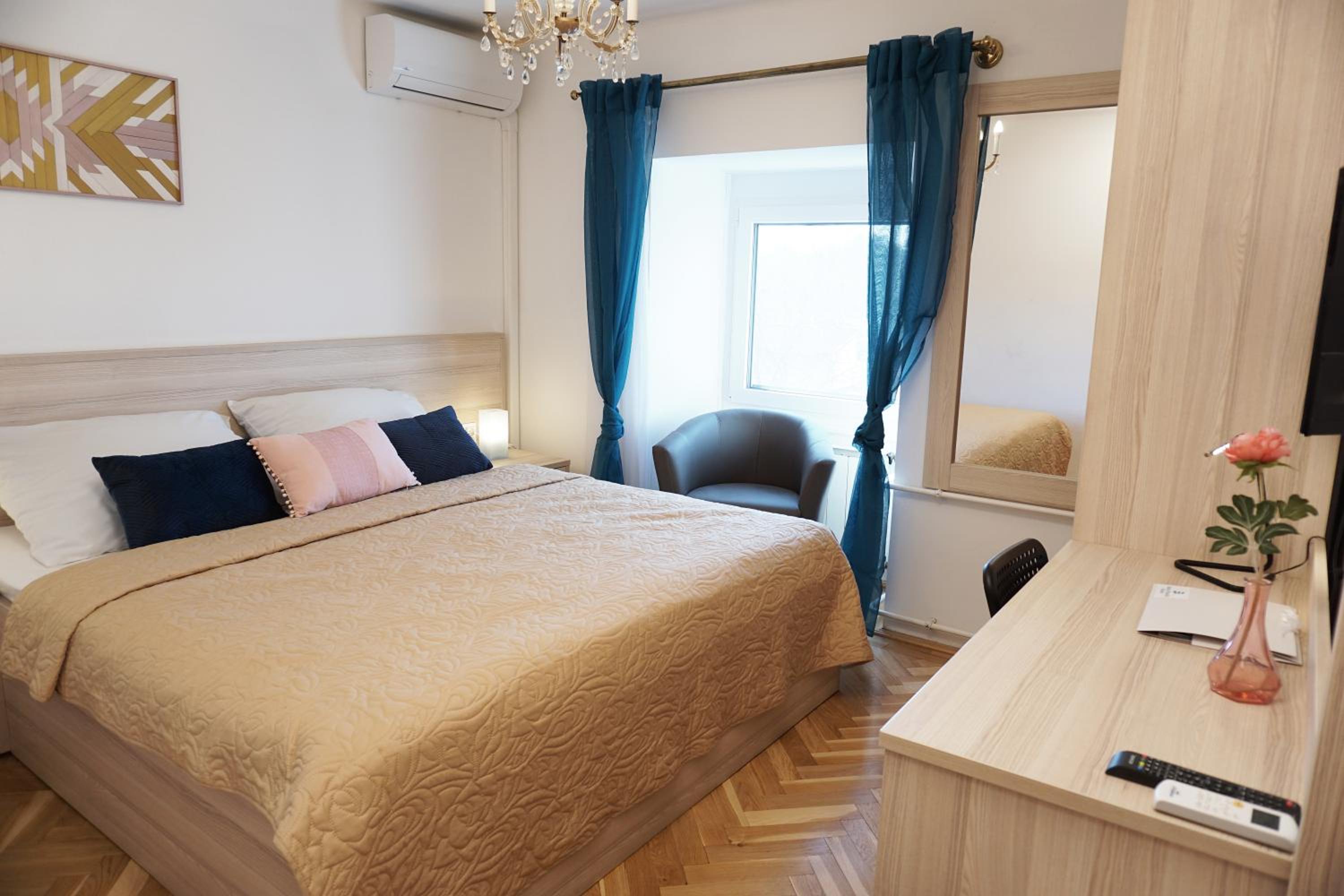 Budget Double or Twin Room - Photo 8