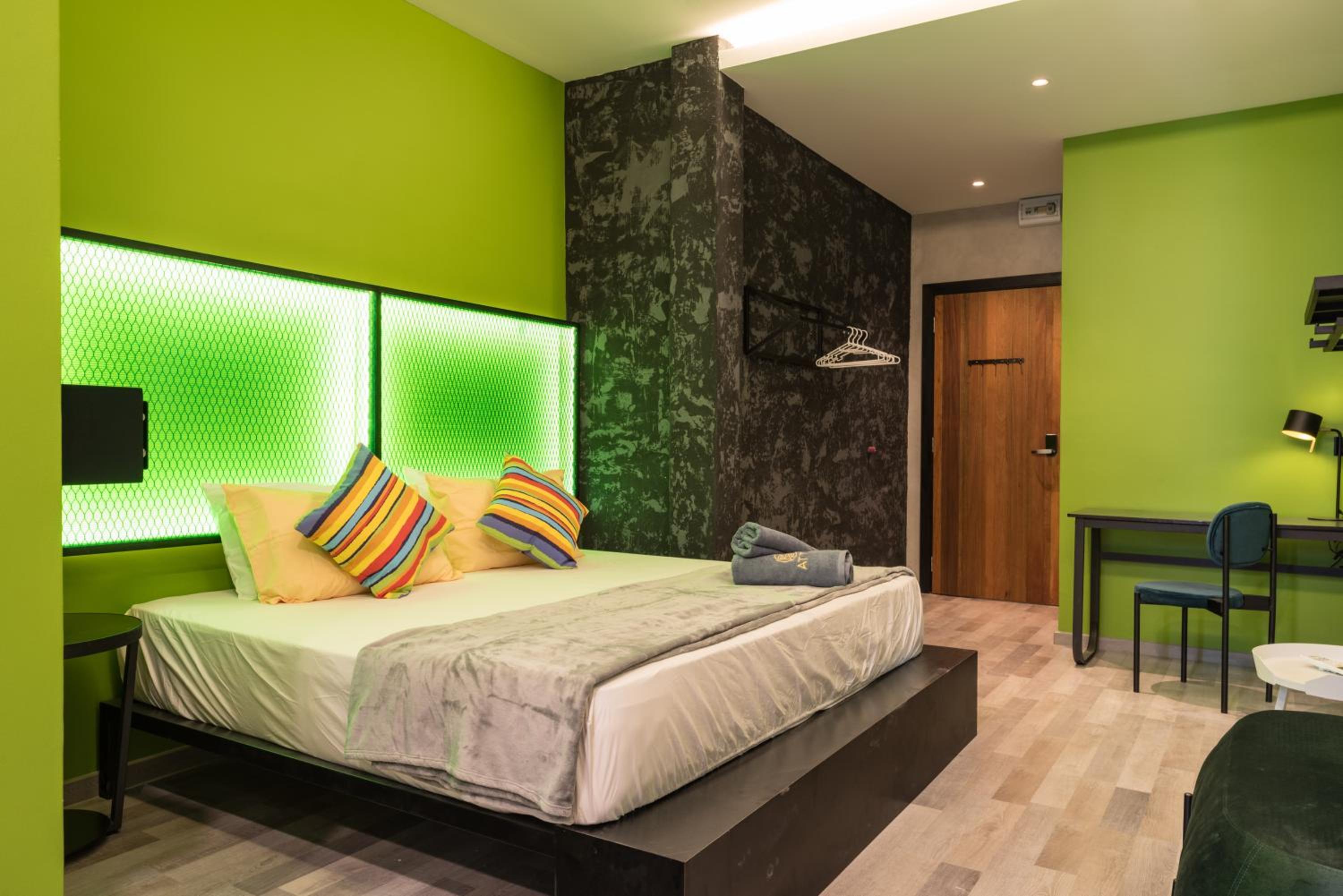 Deluxe King Room - Photo 1
