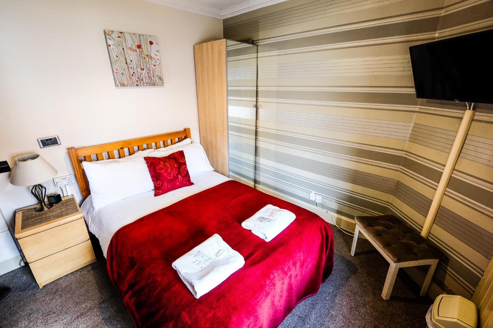 Double Room Ensuite thumbnail 6