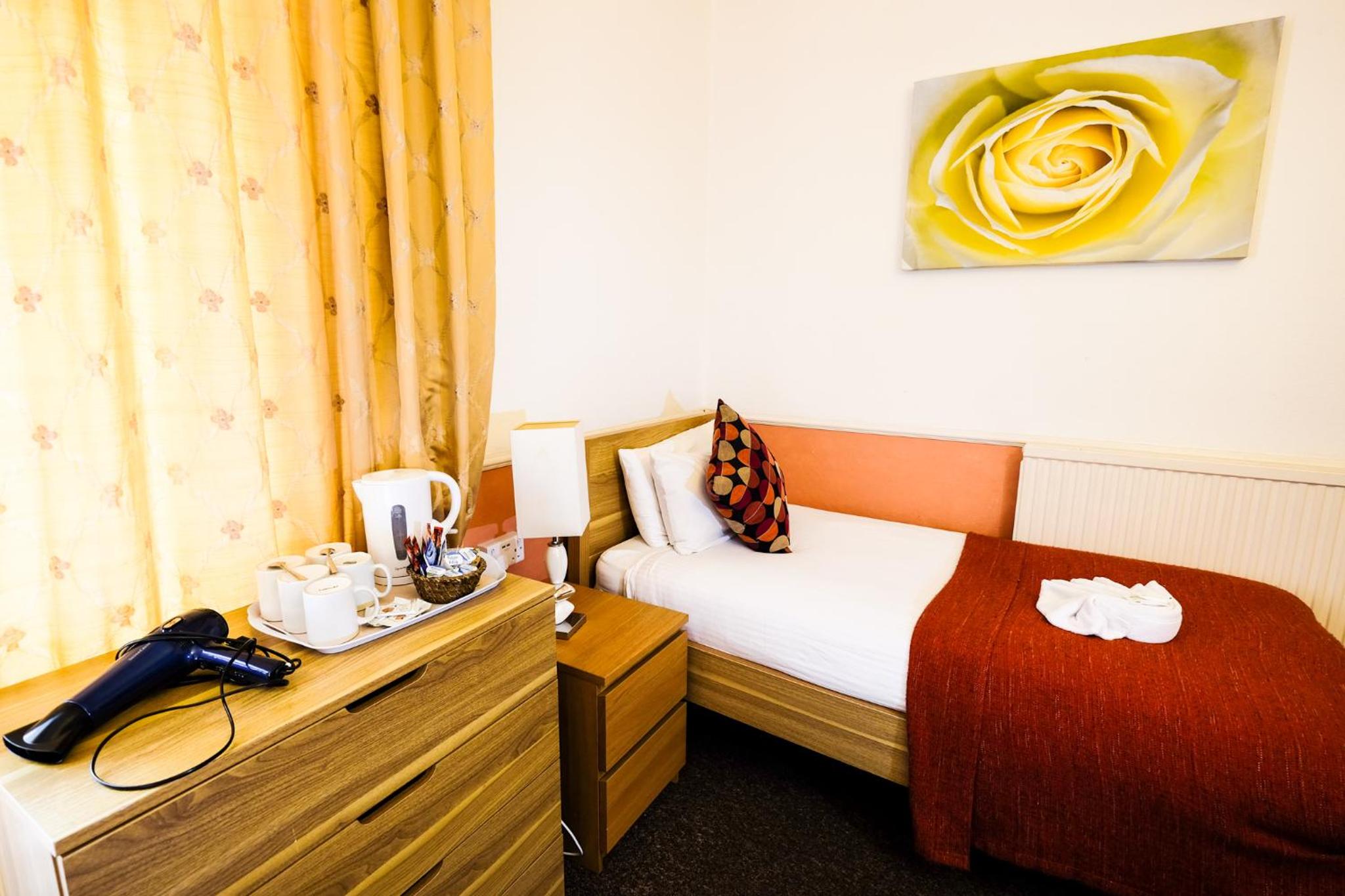 Single Room - En Suite thumbnail 5