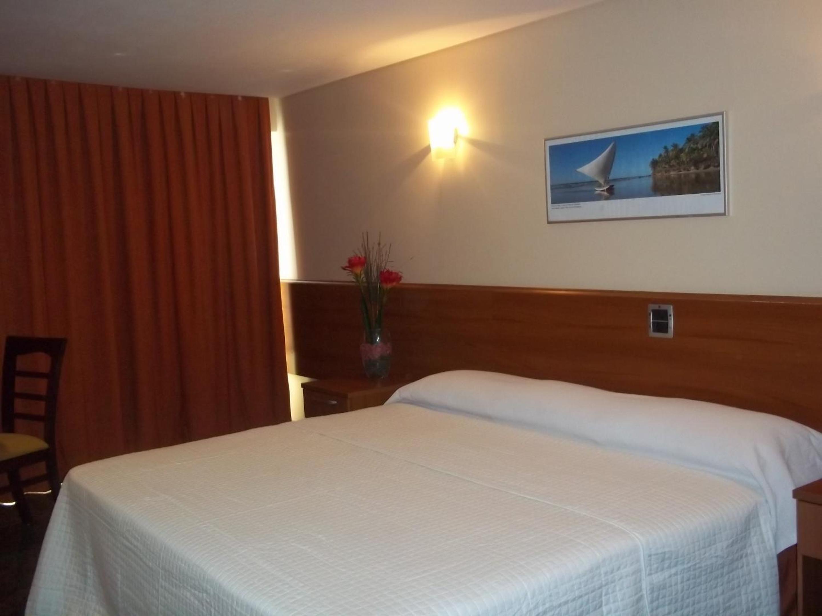 King Suite with Spa Bath - Photo 2