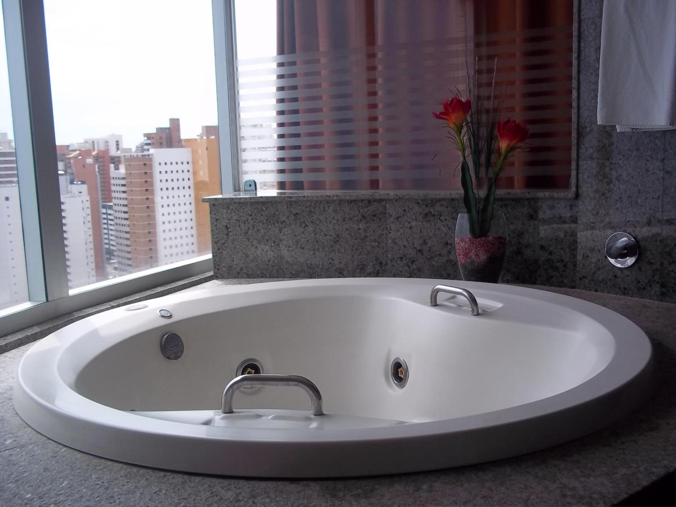 King Suite with Spa Bath - Photo 3