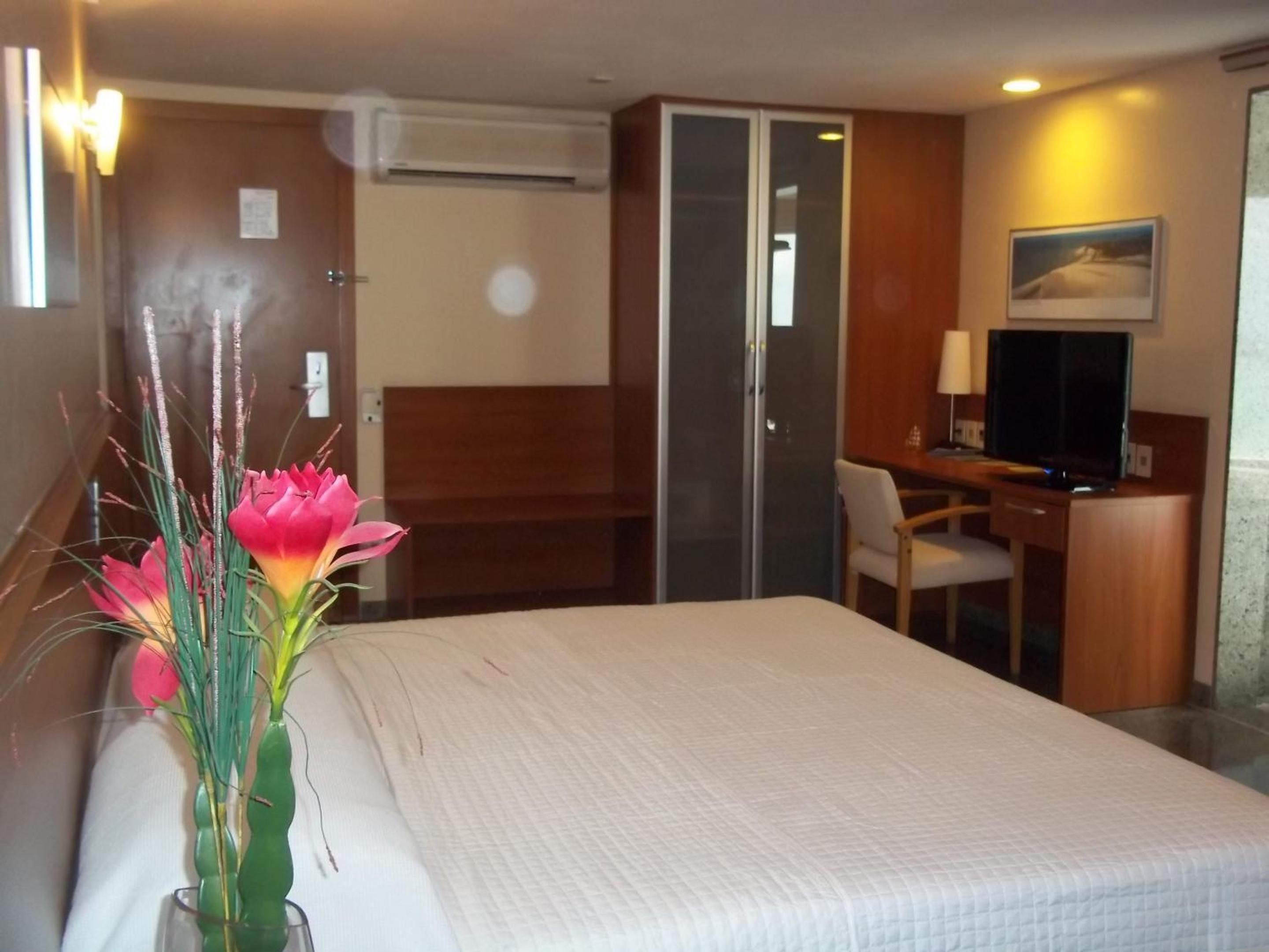 King Suite with Spa Bath - Photo 4