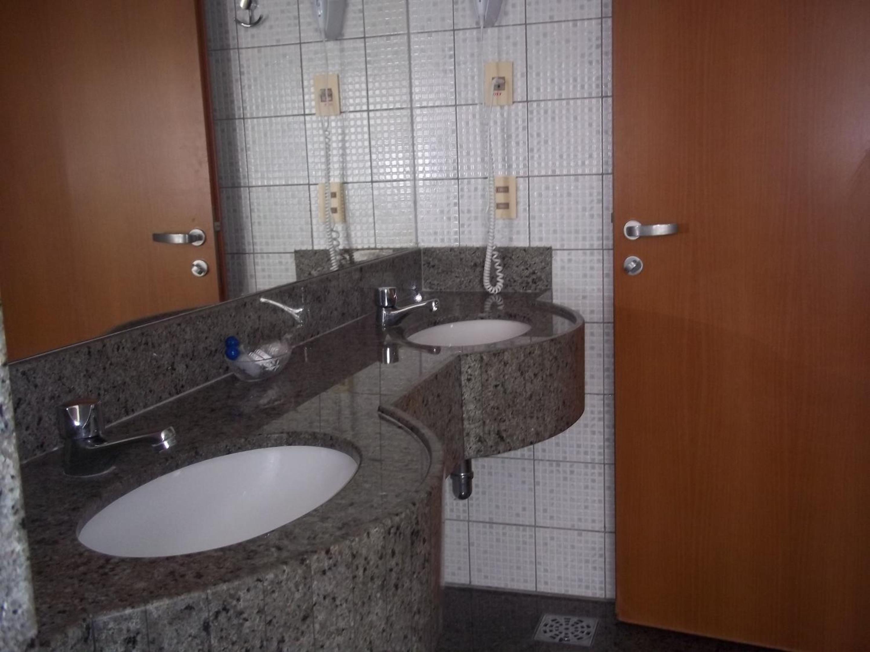 King Suite with Spa Bath - Photo 7