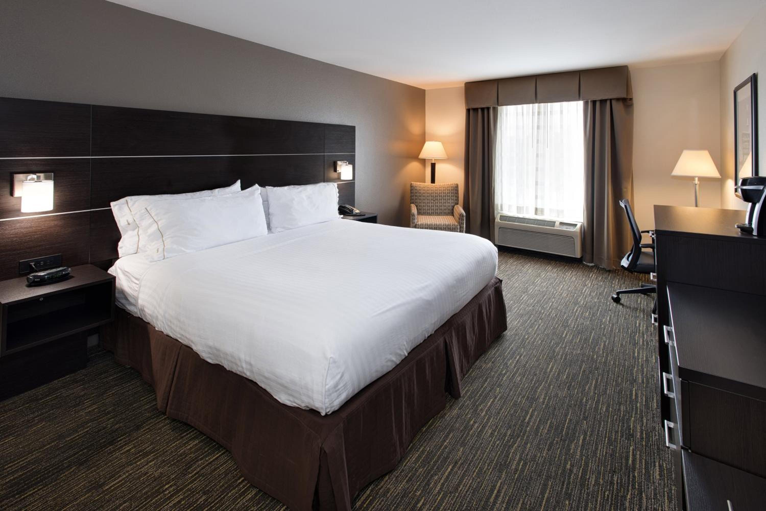 Standard King Room - Photo 2