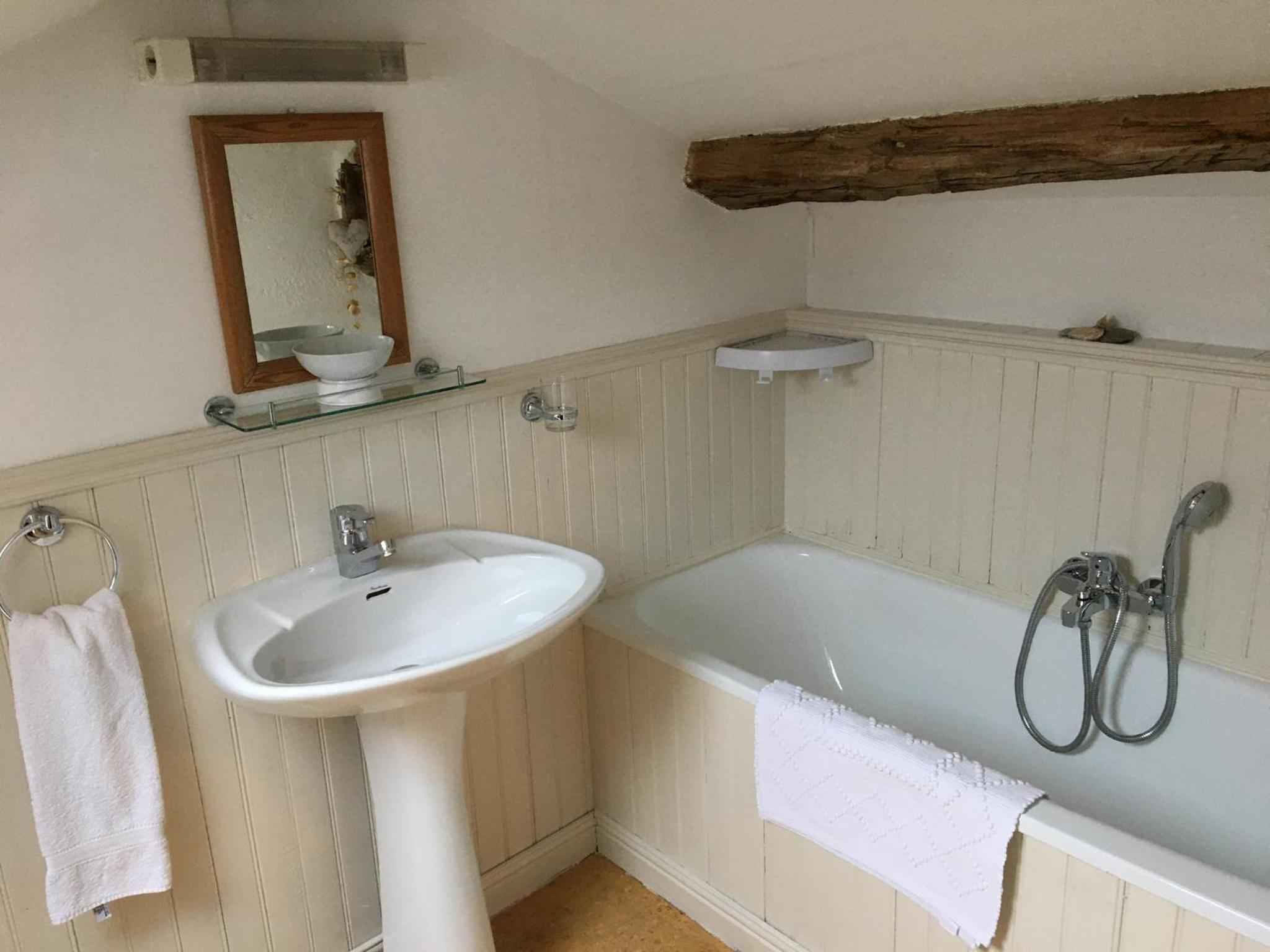 Double Room with Private Bathroom - Photo 11