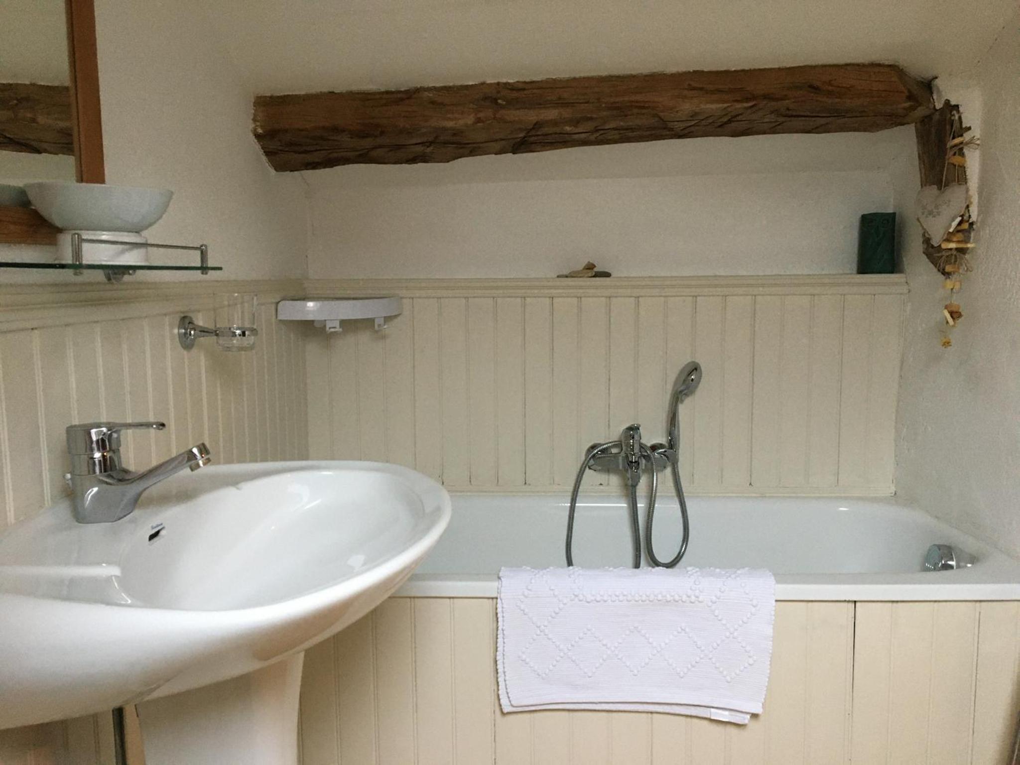 Double Room with Private Bathroom - Photo 9
