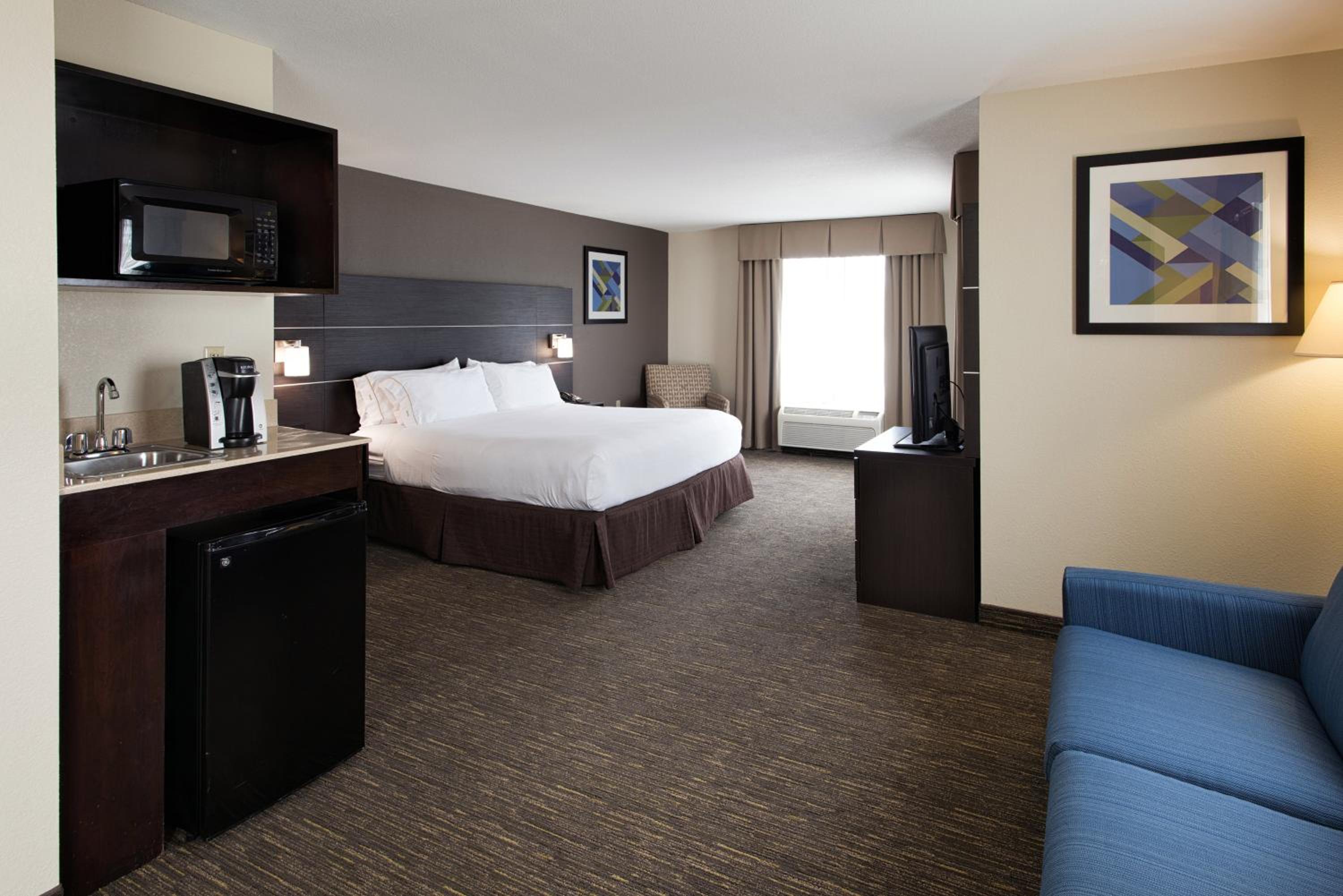 One-Bedroom King Suite - Photo 1