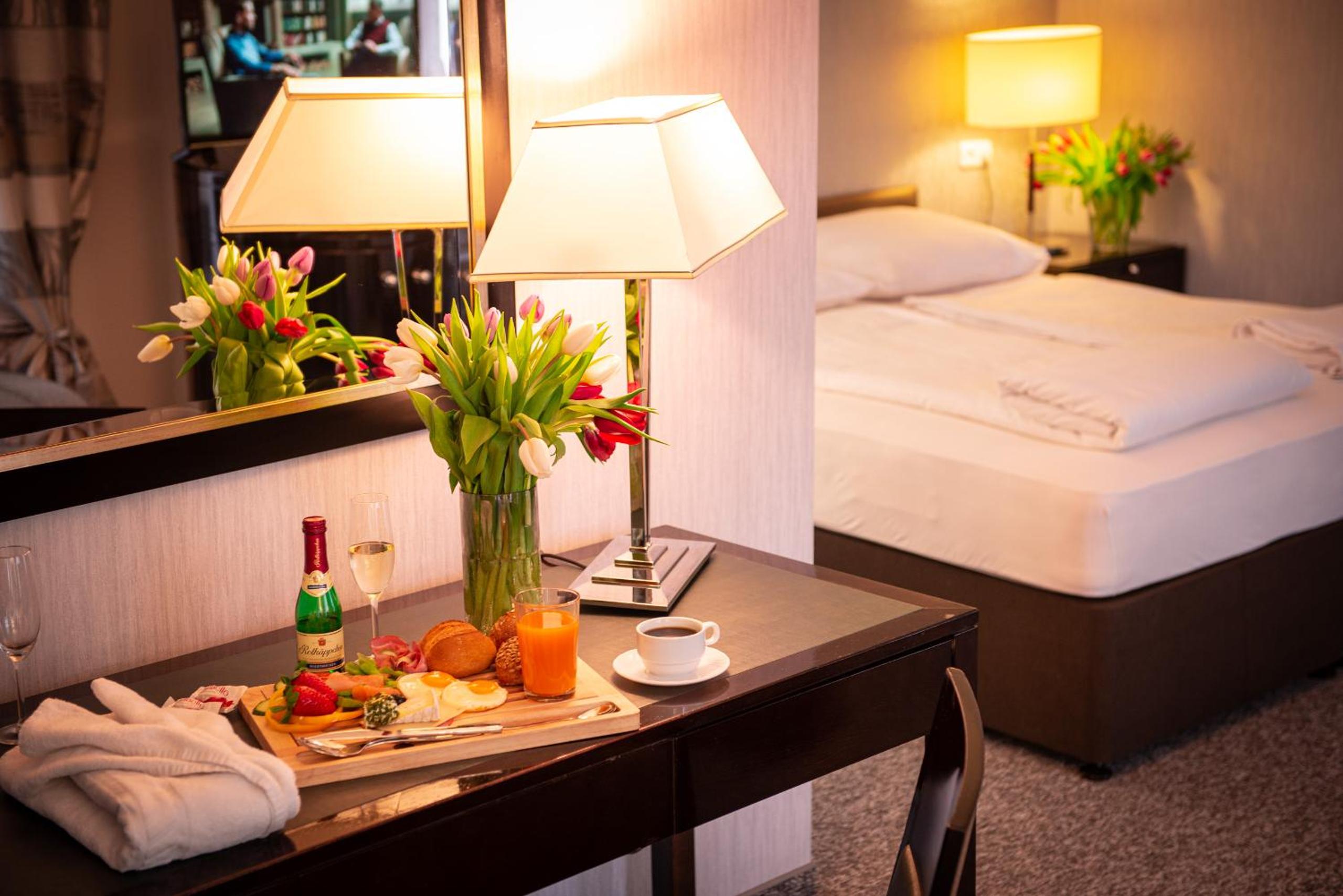 Deluxe Double Room (2 Adults + 1 Child) photo 2