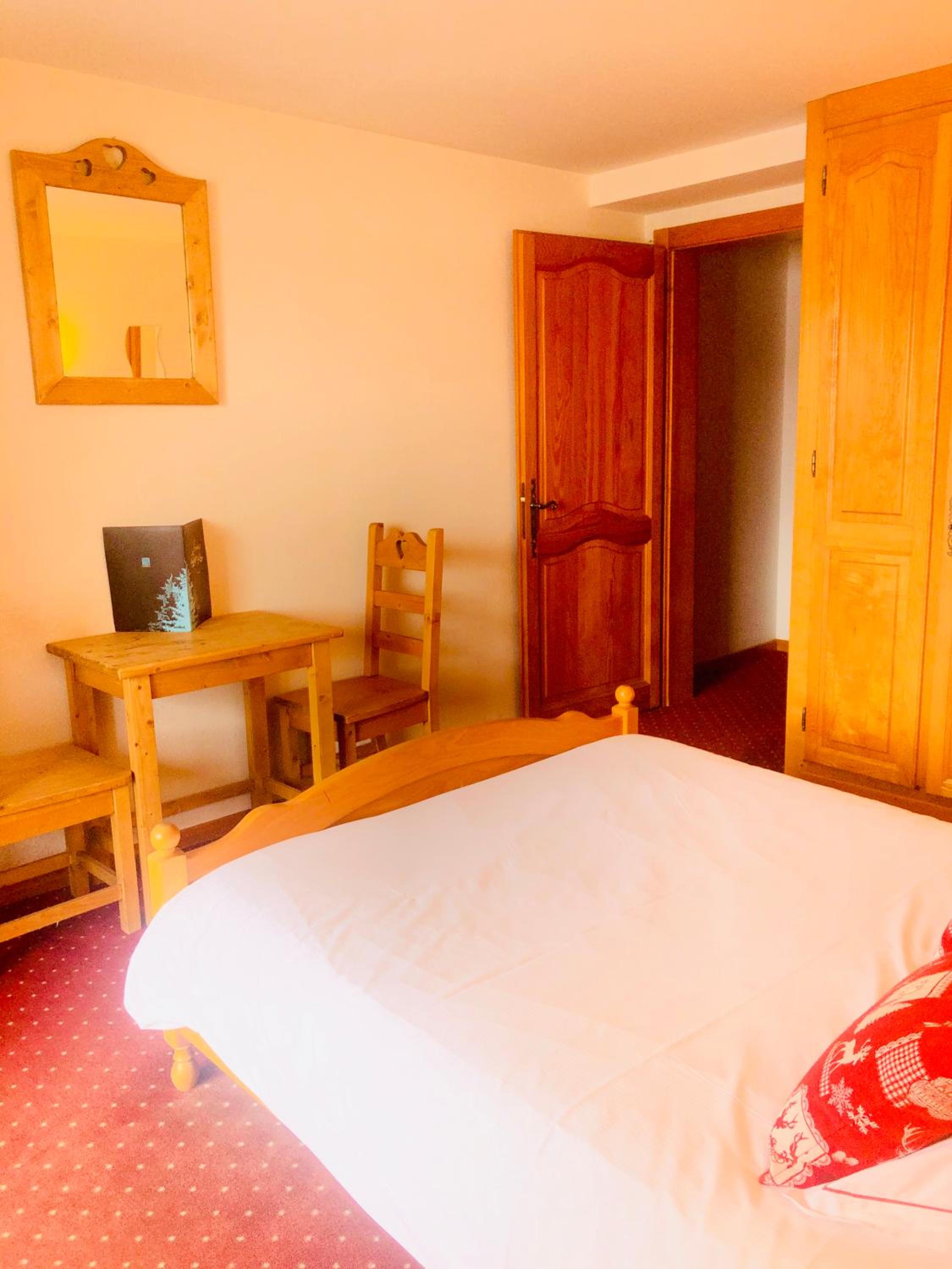 Double Room with Lake View - Photo 2