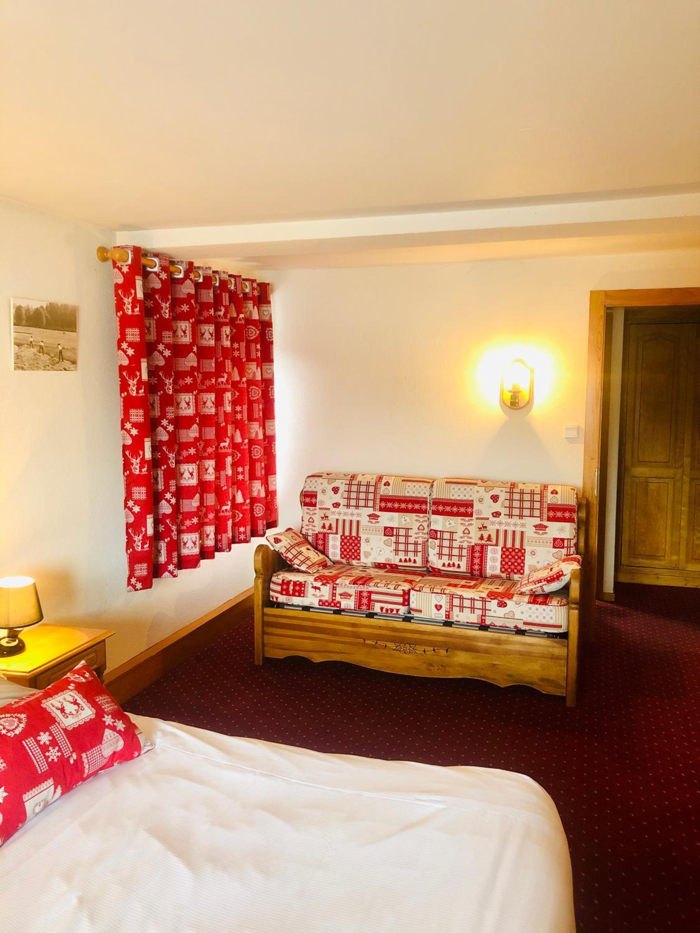 Double Room with Lake View - Photo 4