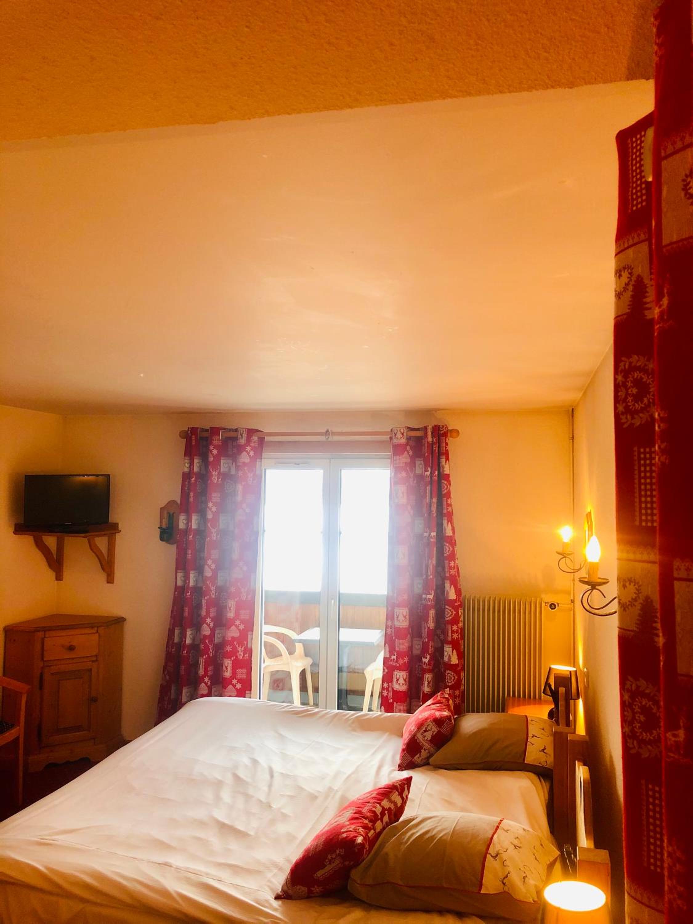 Double Room with Lake View - Photo 5