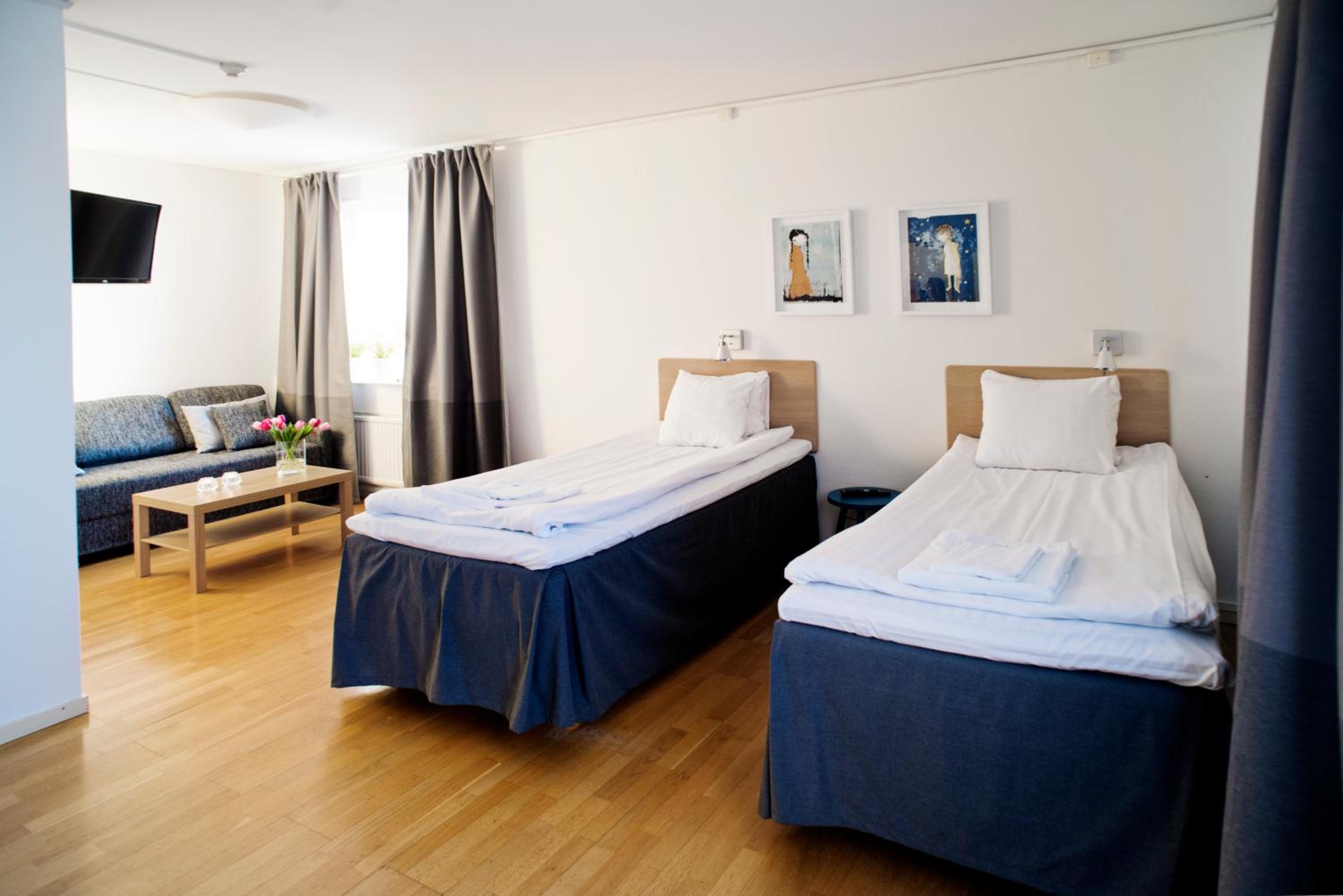 Twin Room - Disability Access photo 2